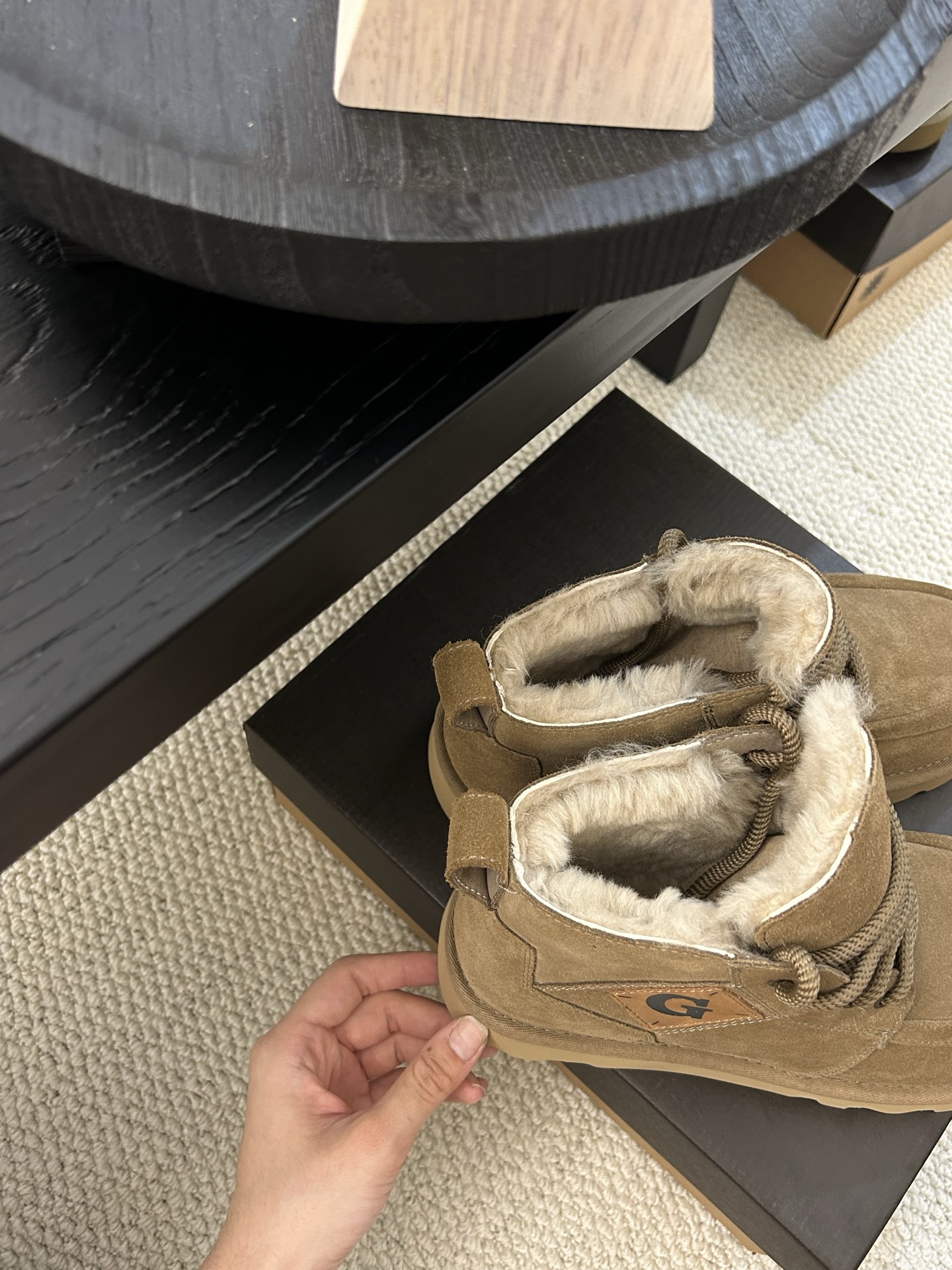 🔥UGG冬季新款男款时尚舒适厚底系带高帮 ，牛皮羊毛 男士必备。颜色：栗色。羚羊 甘草色 码数：40-4