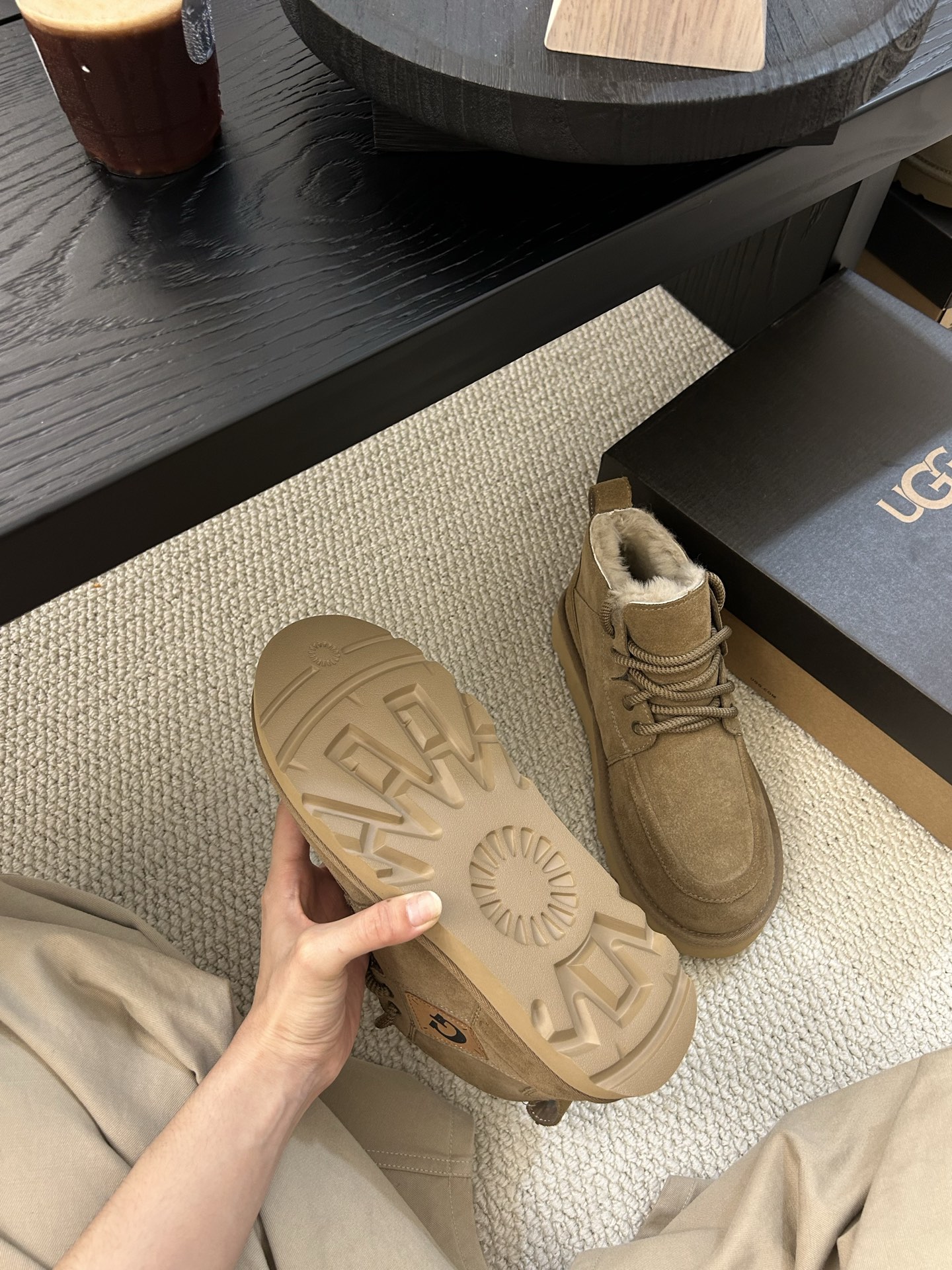 🔥UGG冬季新款男款时尚舒适厚底系带高帮 ，牛皮羊毛 男士必备。颜色：栗色。羚羊 甘草色 码数：40-4