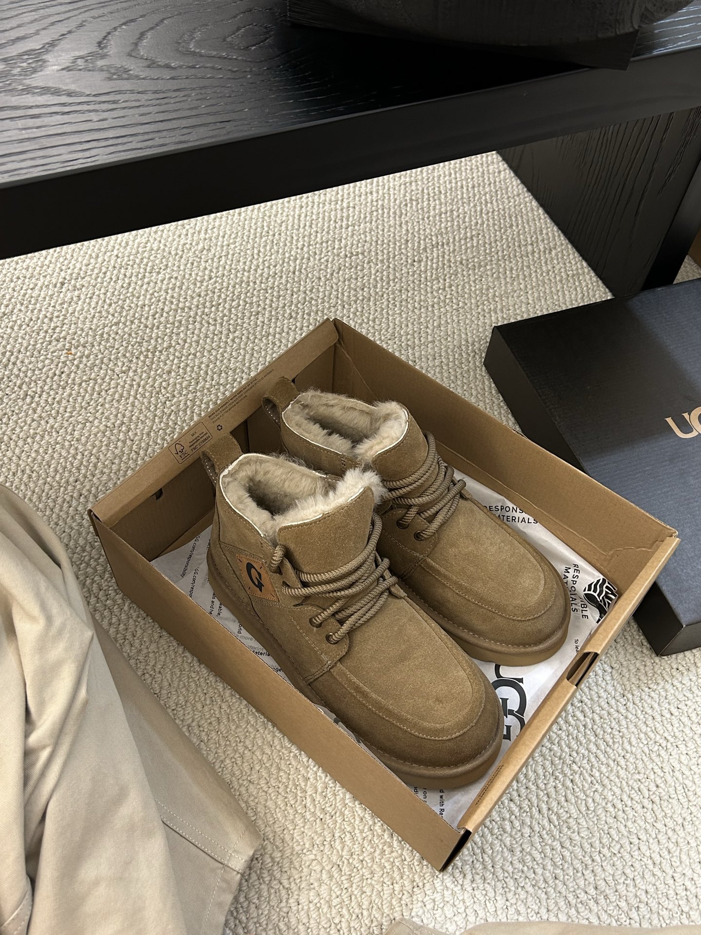 🔥UGG冬季新款男款时尚舒适厚底系带高帮 ，牛皮羊毛 男士必备。颜色：栗色。羚羊 甘草色 码数：40-4