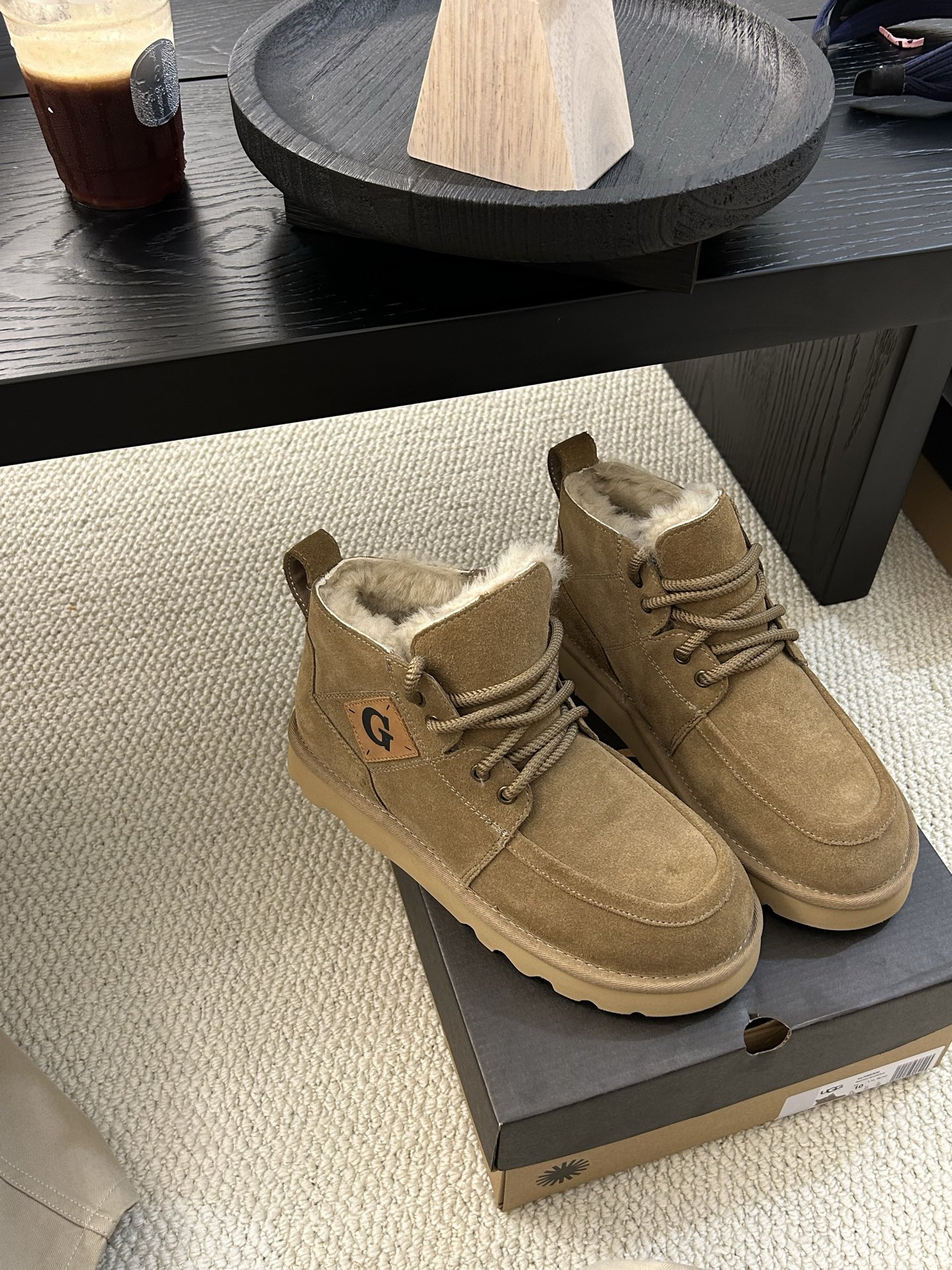 🔥UGG冬季新款男款时尚舒适厚底系带高帮 ，牛皮羊毛 男士必备。颜色：栗色。羚羊 甘草色 码数：40-4
