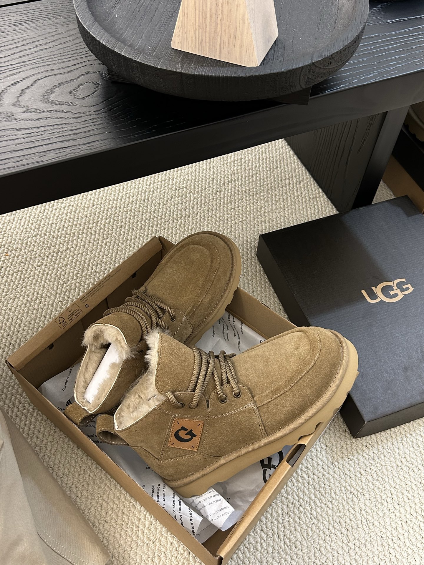 🔥UGG冬季新款男款时尚舒适厚底系带高帮 ，牛皮羊毛 男士必备。颜色：栗色。羚羊 甘草色 码数：40-4