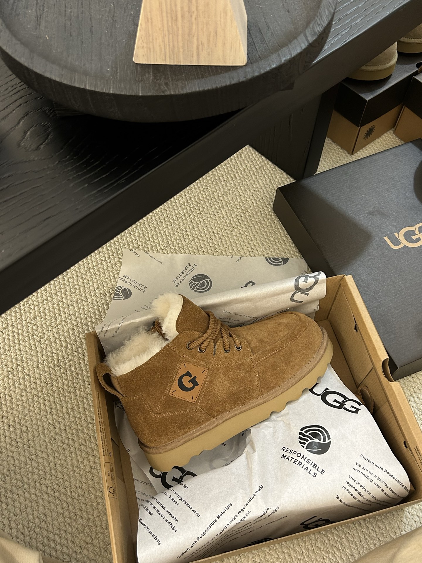🔥UGG冬季新款男款时尚舒适厚底系带高帮 ，牛皮羊毛 男士必备。颜色：栗色。羚羊 甘草色 码数：40-4