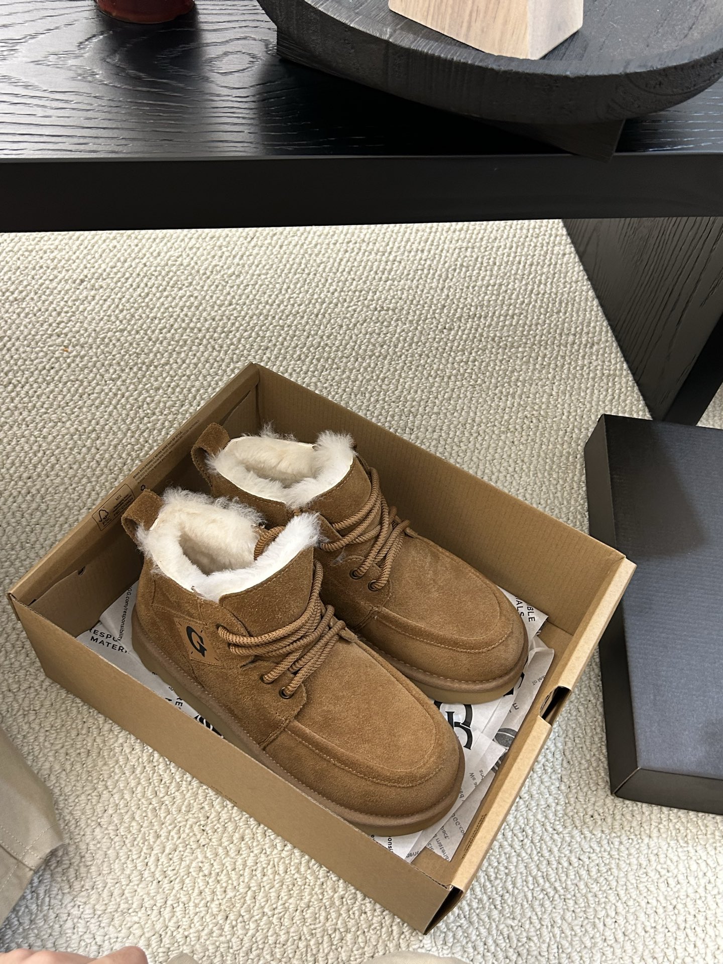 🔥UGG冬季新款男款时尚舒适厚底系带高帮 ，牛皮羊毛 男士必备。颜色：栗色。羚羊 甘草色 码数：40-4