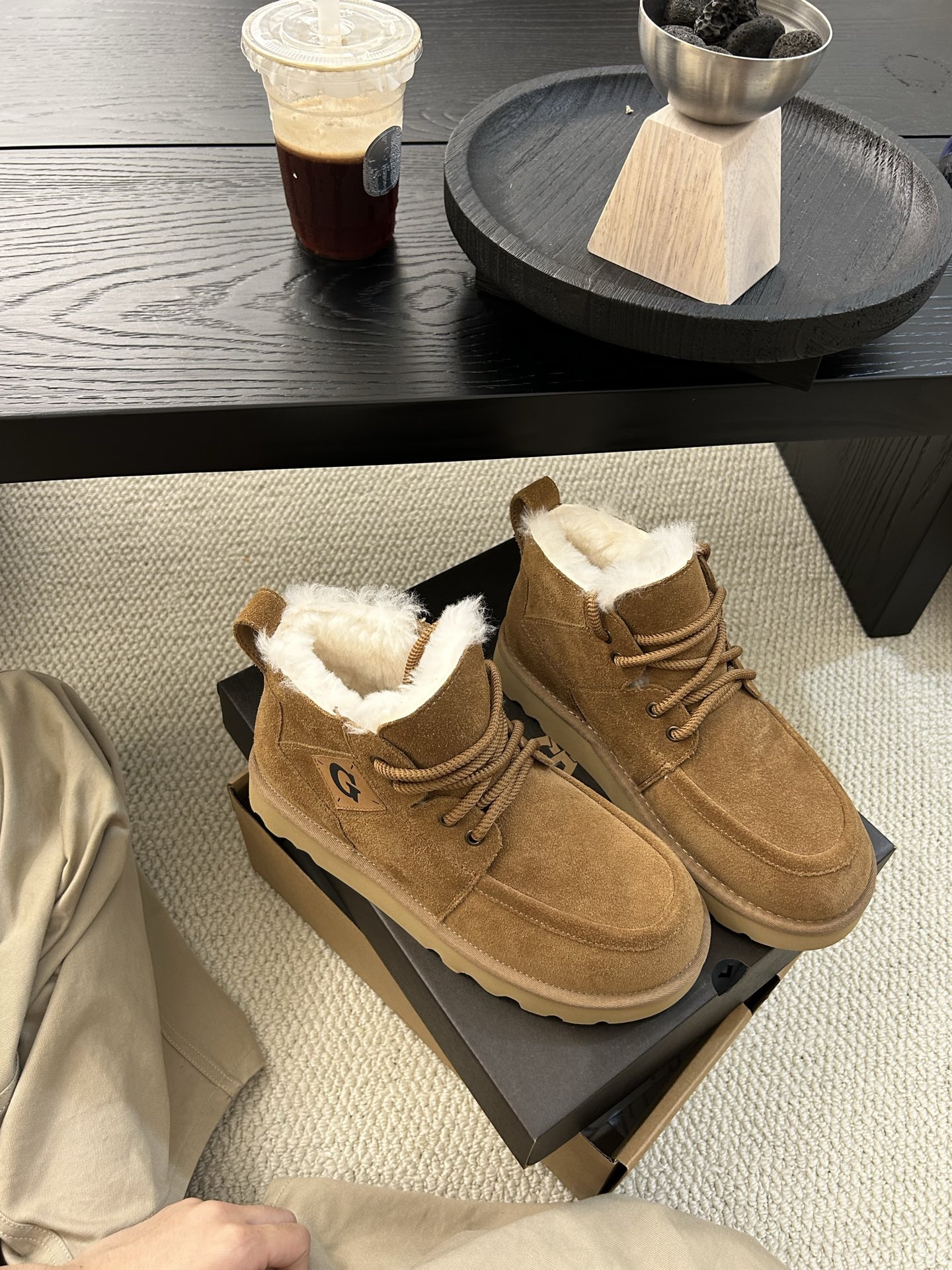 🔥UGG冬季新款男款时尚舒适厚底系带高帮 ，牛皮羊毛 男士必备。颜色：栗色。羚羊 甘草色 码数：40-4