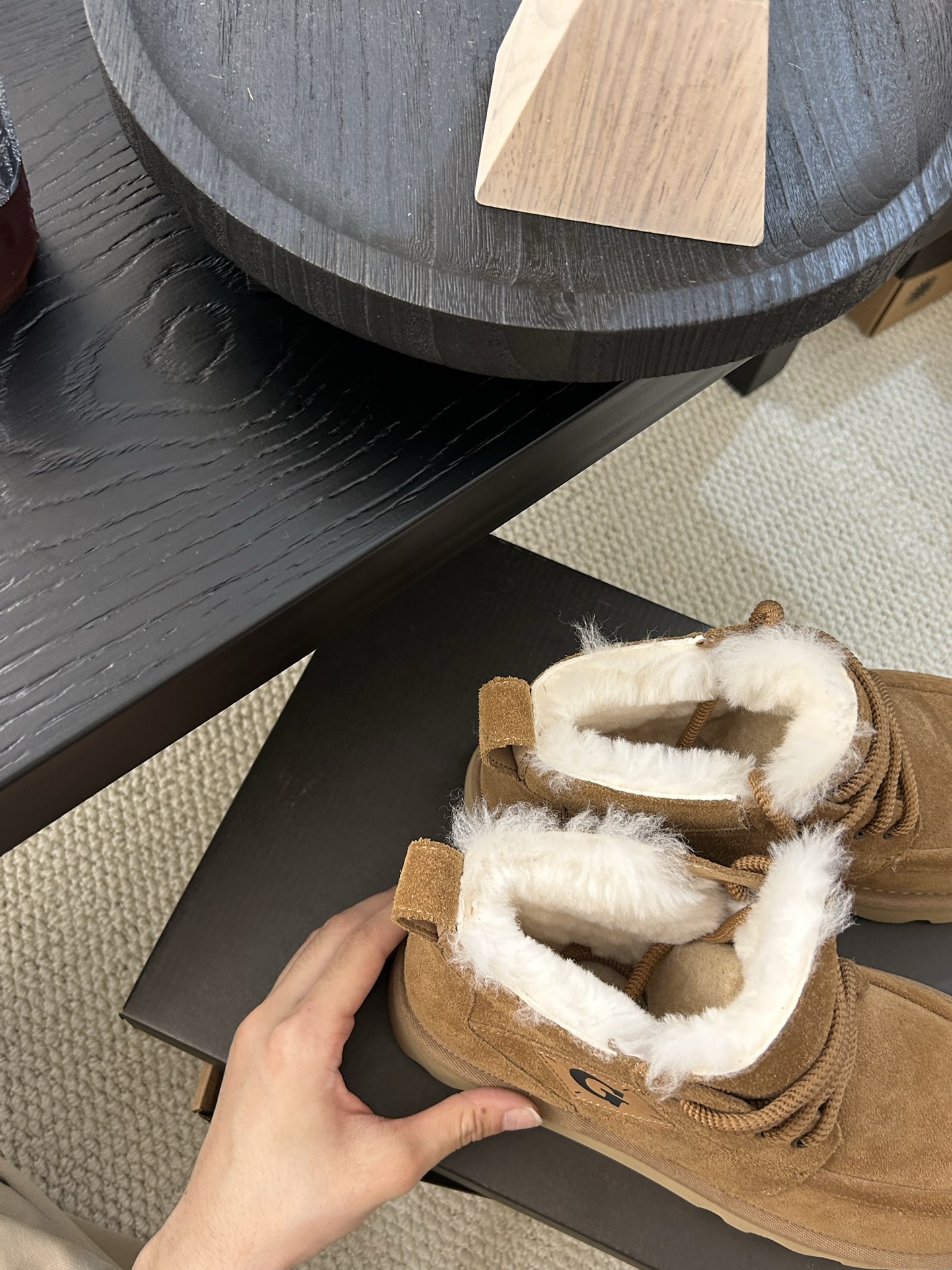 🔥UGG冬季新款男款时尚舒适厚底系带高帮 ，牛皮羊毛 男士必备。颜色：栗色。羚羊 甘草色 码数：40-4