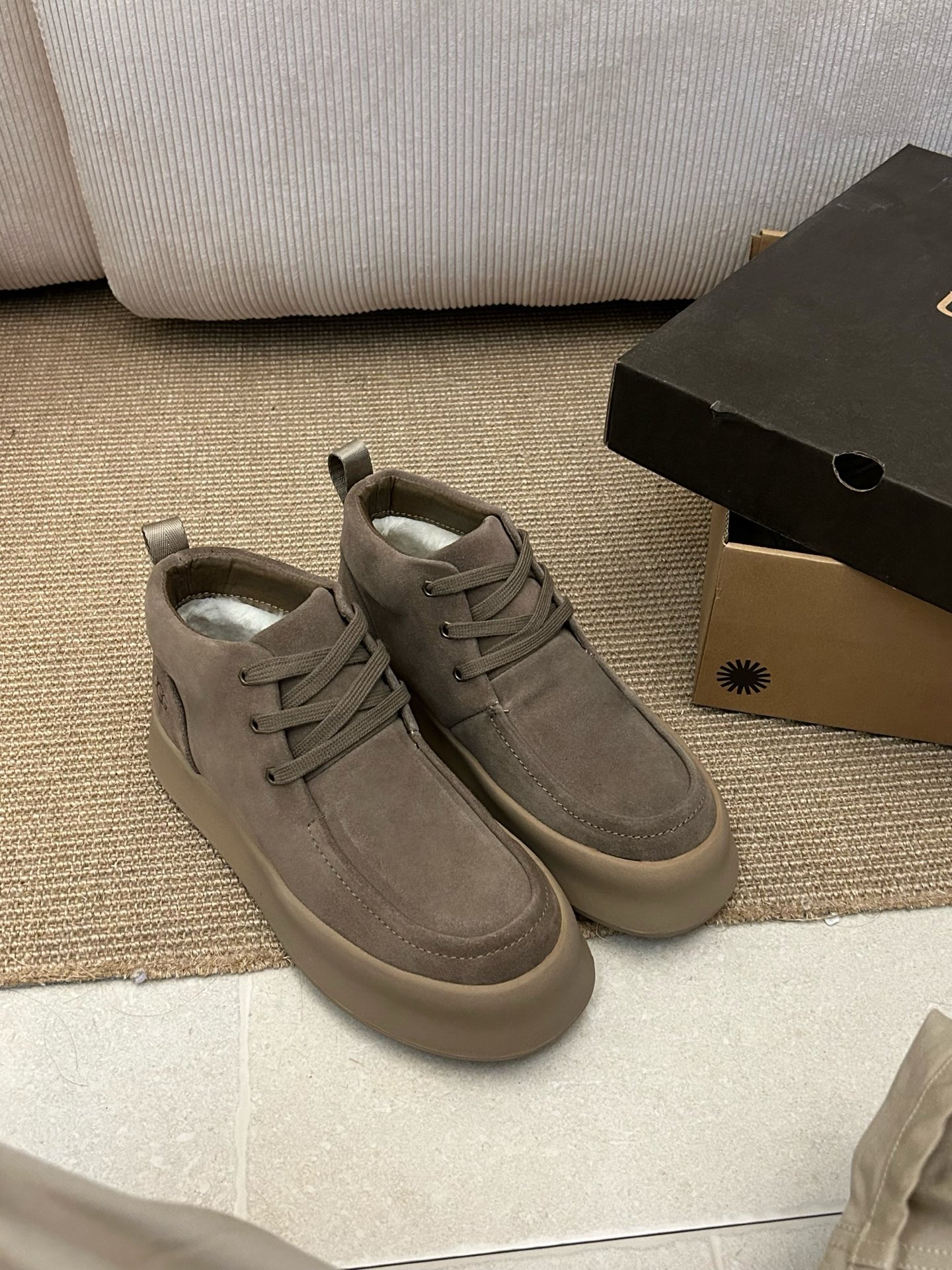 🔥𝐔*𝐠 ₂₀₂₅ .8010 复古英伦风男鞋特别休闲百搭的一款男鞋精选头层牛反绒 配色非常高级橡胶防滑