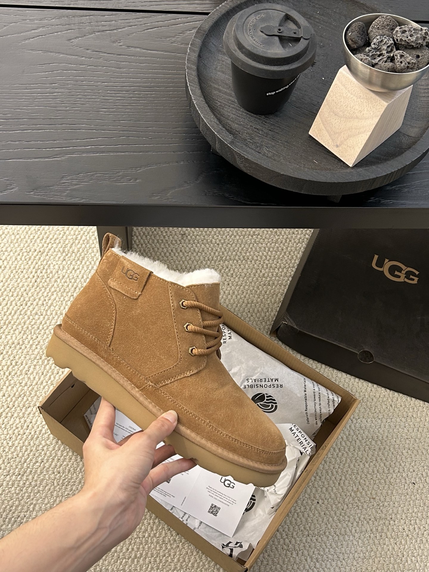 🔥型号8305款！牛皮羊毛，低帮系带款、男士休闲款，随意穿搭 防滑舒适 男神必备颜色：栗色 甘草色。羚羊