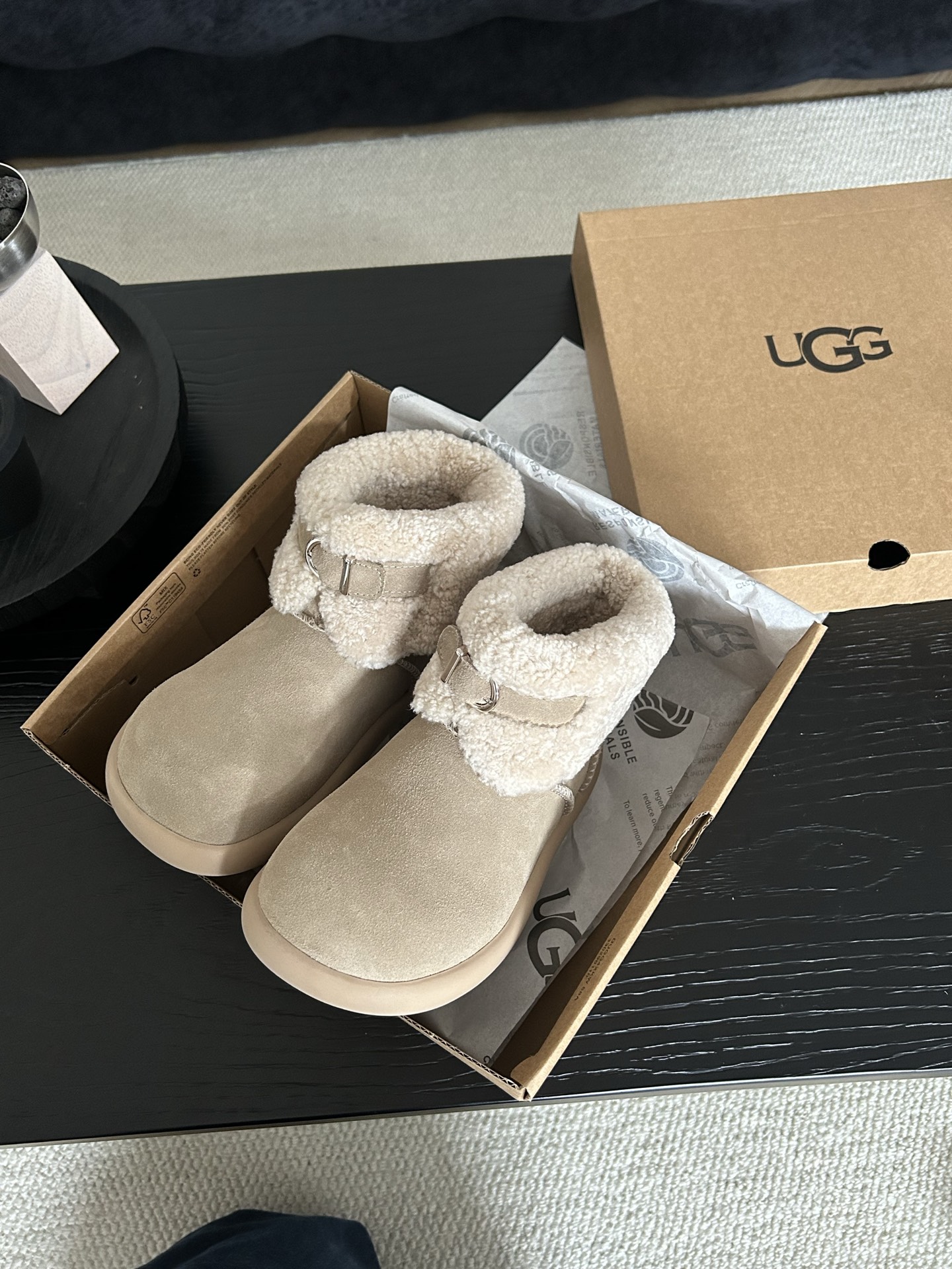 🔥ugg新款甜甜圈卷毛皮扣小土豆靴，牛皮羊毛，卷毛穿搭韩系时尚 颜色：栗色。菜籽。巧色 码数35-40。