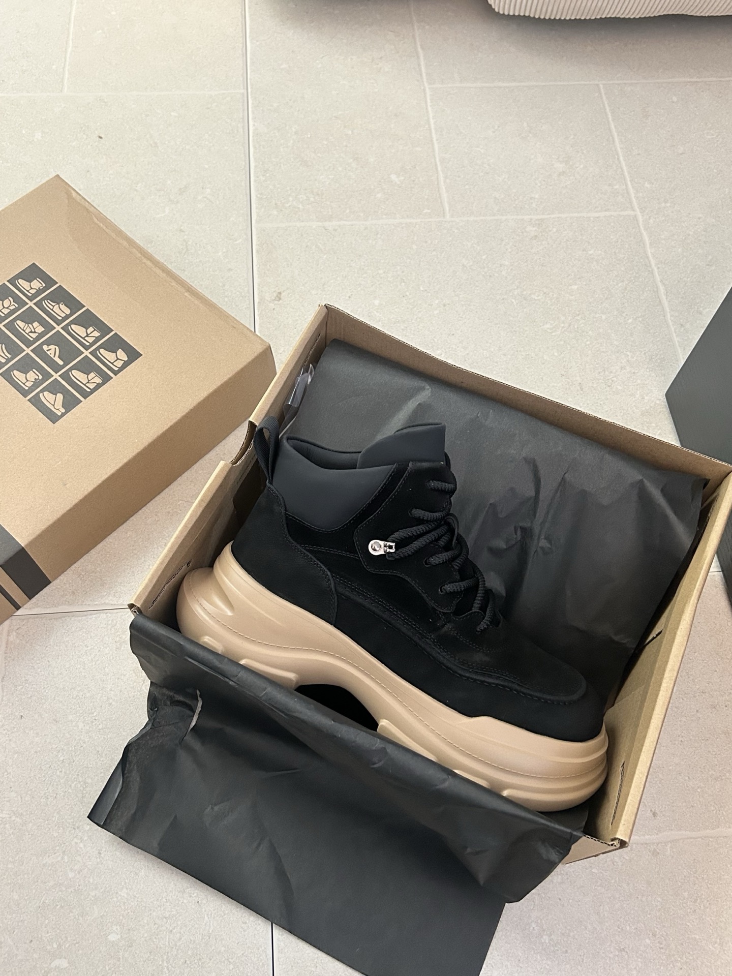 🔥𝐔*𝐠 ₂₀₂₅ . YM-525 工装马丁男鞋时尚感十足 休闲百搭 很年轻系列牛皮鞋面高级又不显老气