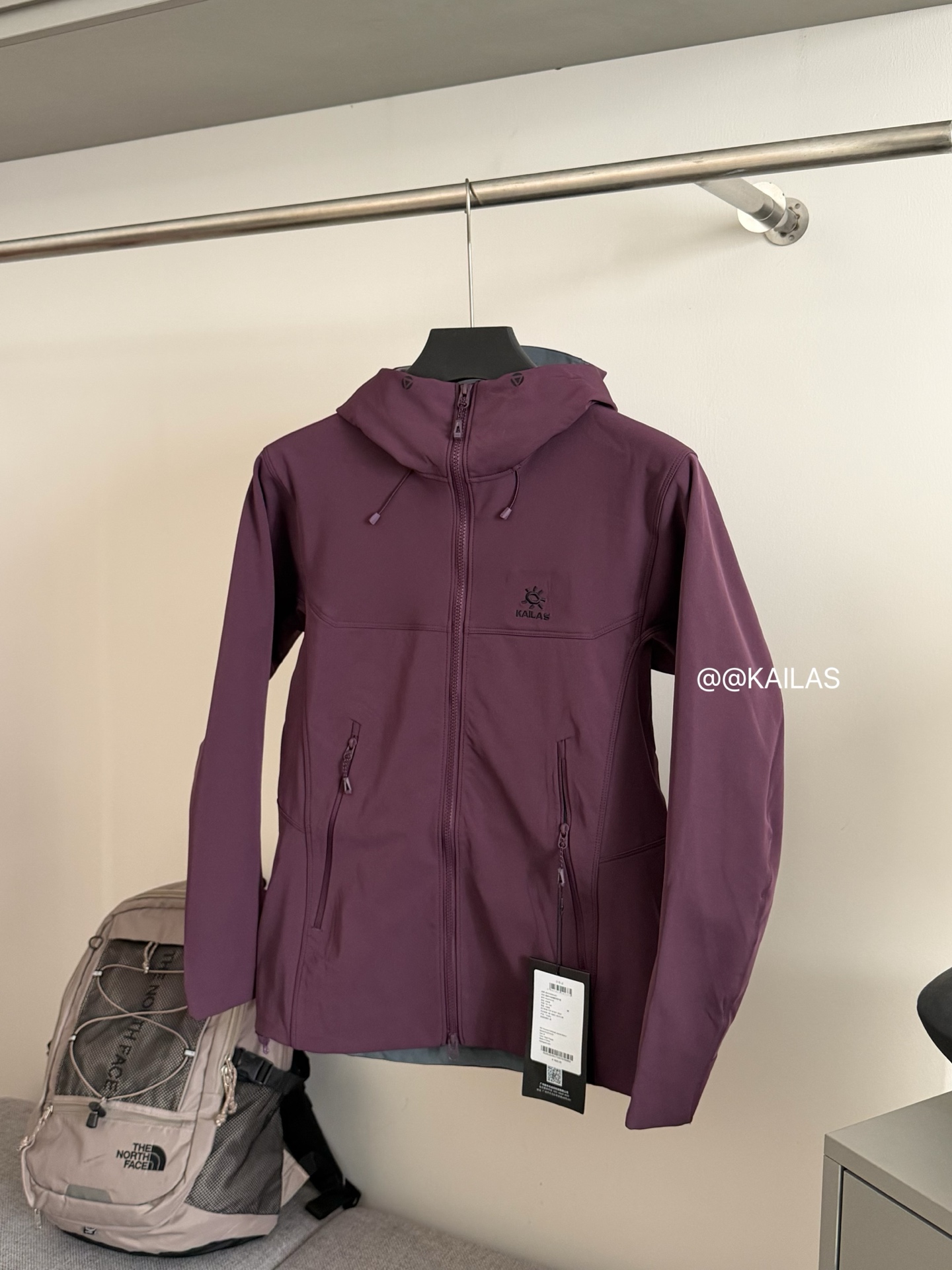 KAILAS软壳冲锋衣/玄夜紫细节