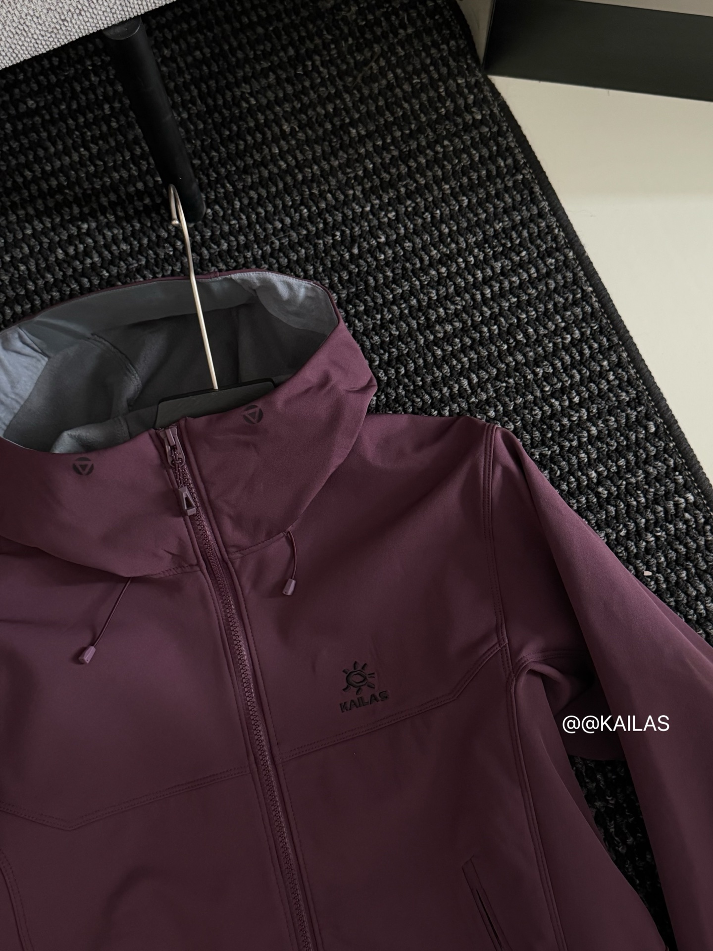 KAILAS软壳冲锋衣/玄夜紫细节