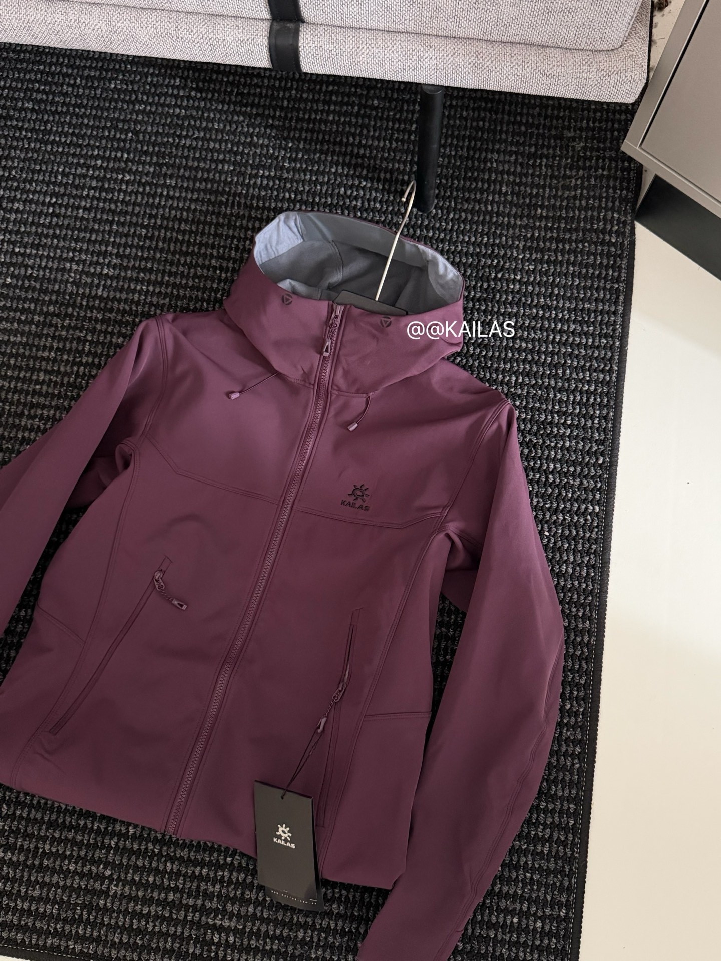 KAILAS软壳冲锋衣/玄夜紫细节