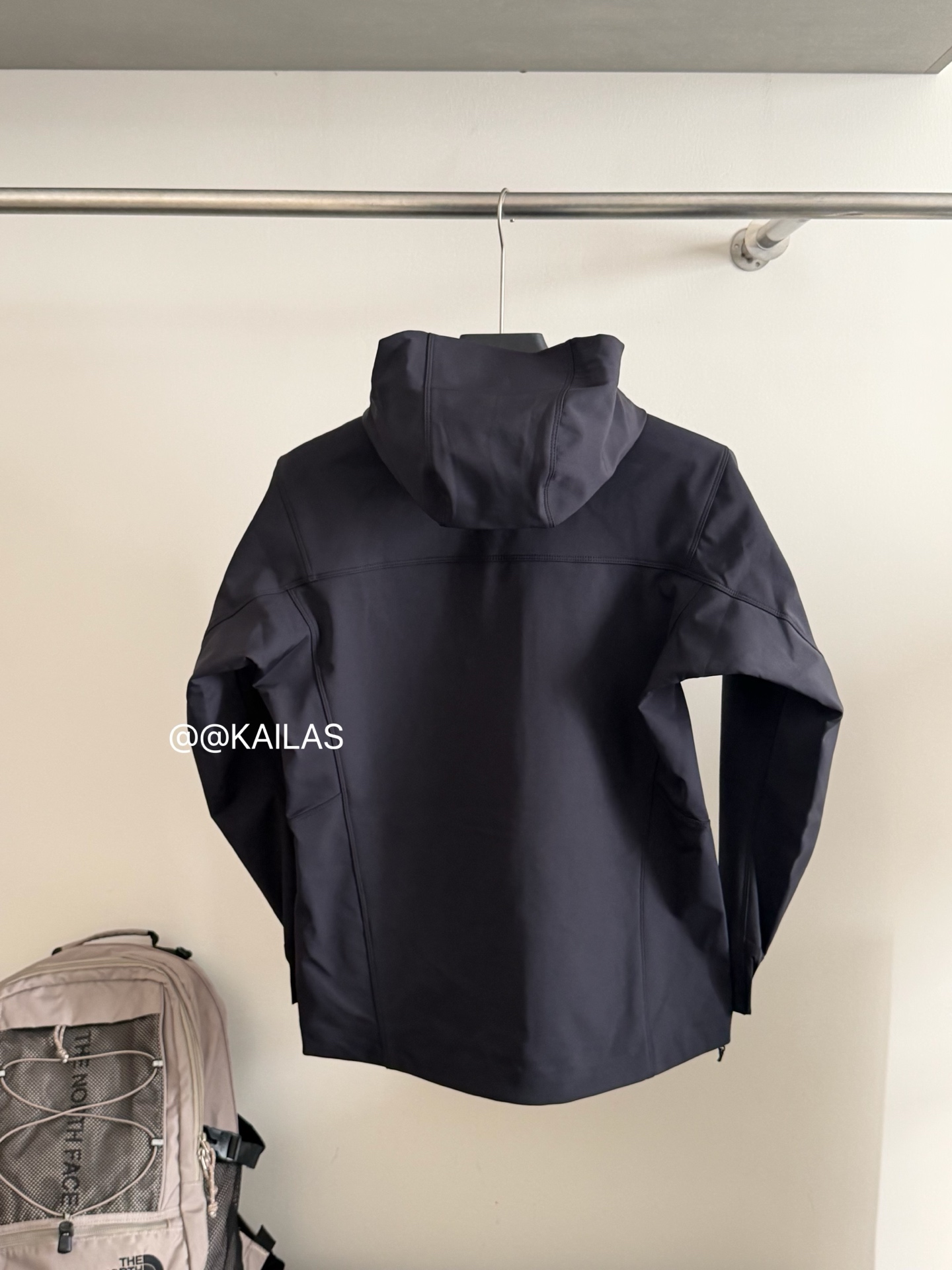 KAILAS软壳冲锋衣/玄青黑色细节