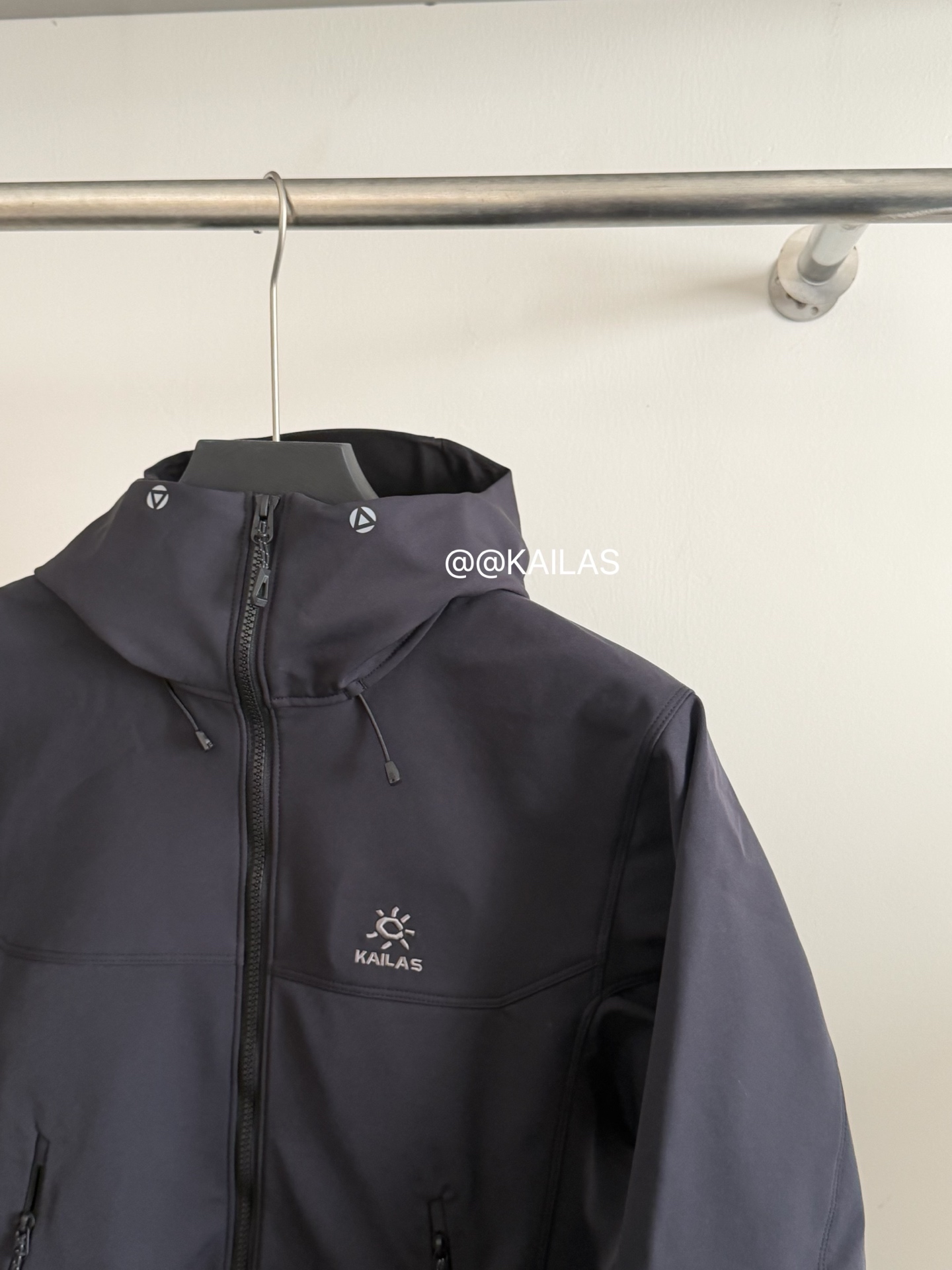 KAILAS软壳冲锋衣/玄青黑色细节