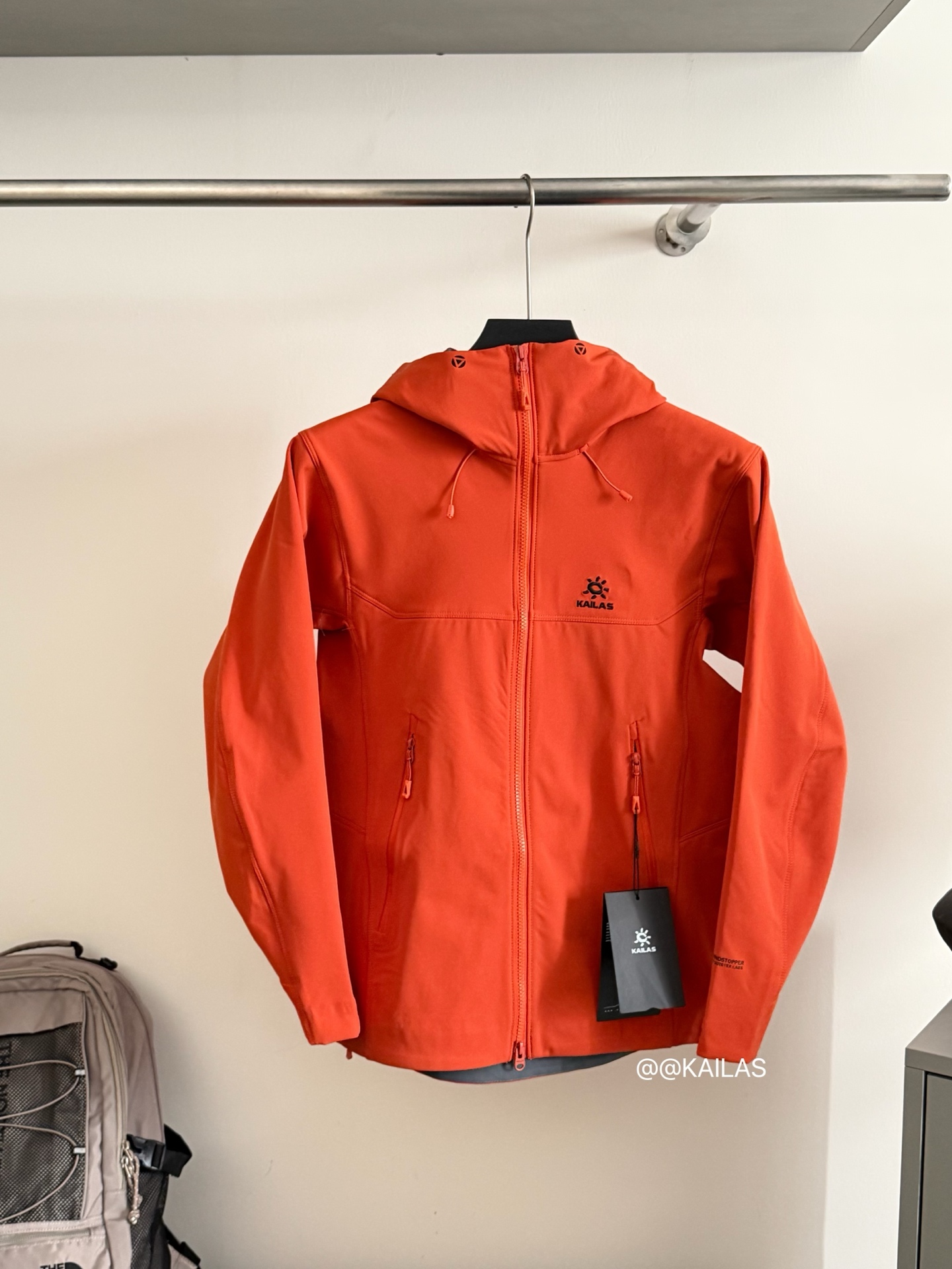 KAILAS软壳冲锋衣/氧化橙细节