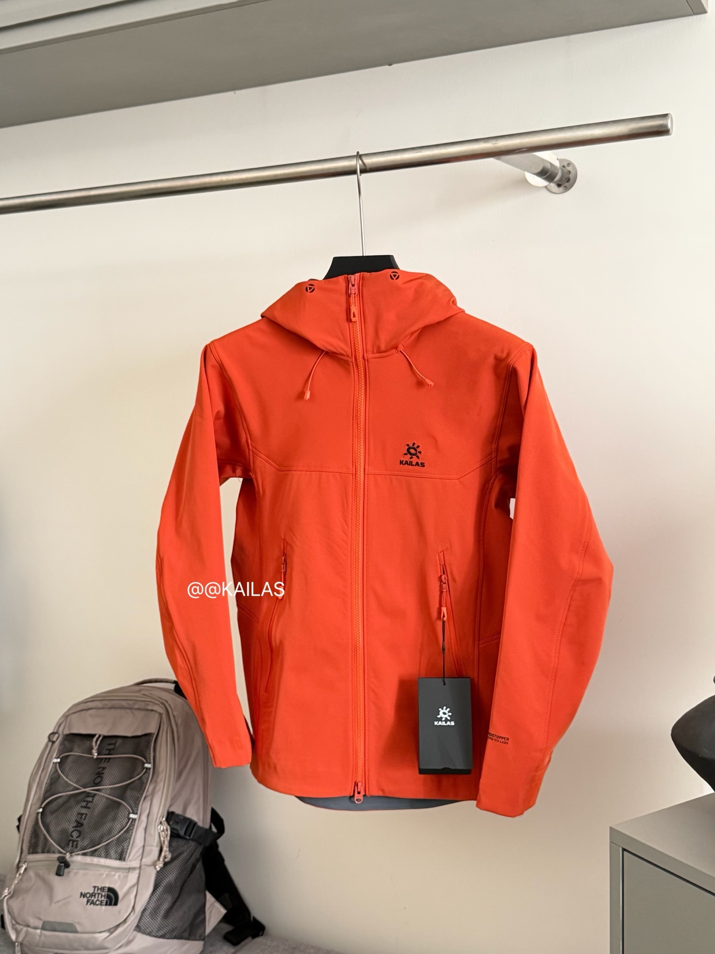 KAILAS软壳冲锋衣/氧化橙细节