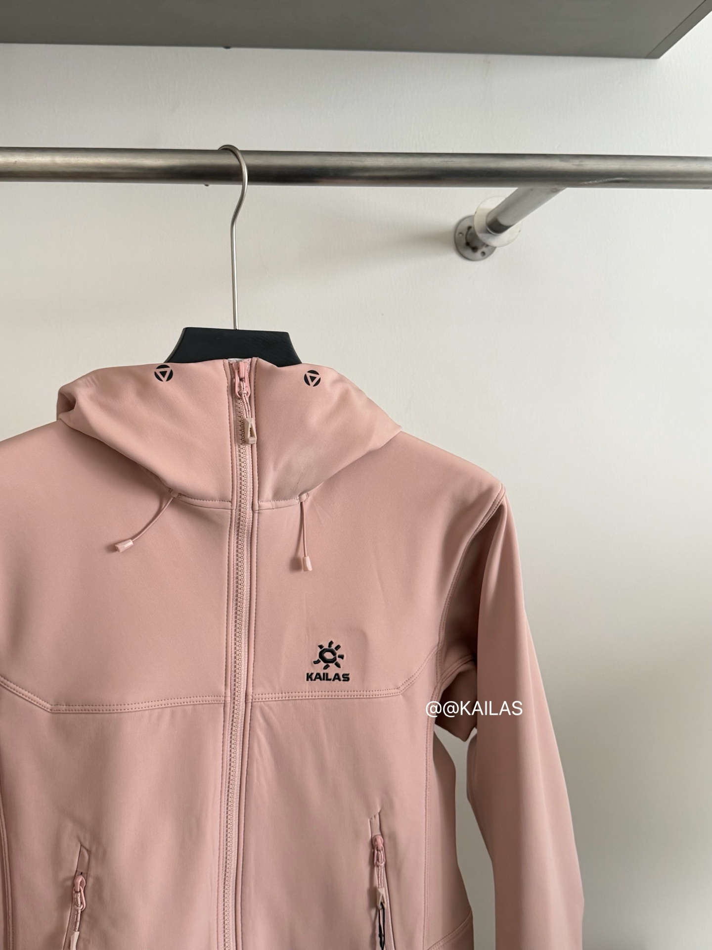 KAILAS软壳冲锋衣/夕雾粉细节