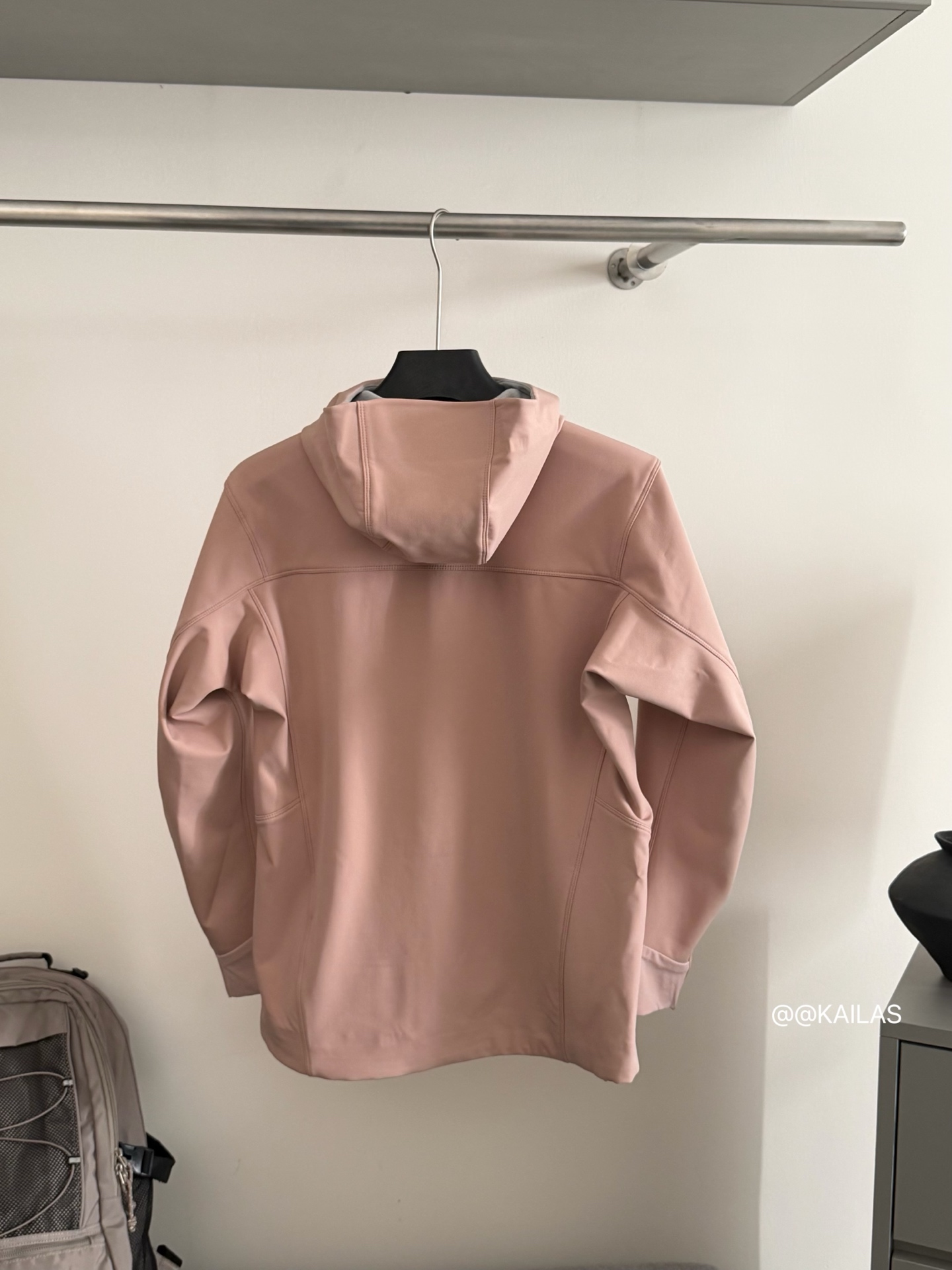 KAILAS软壳冲锋衣/夕雾粉细节