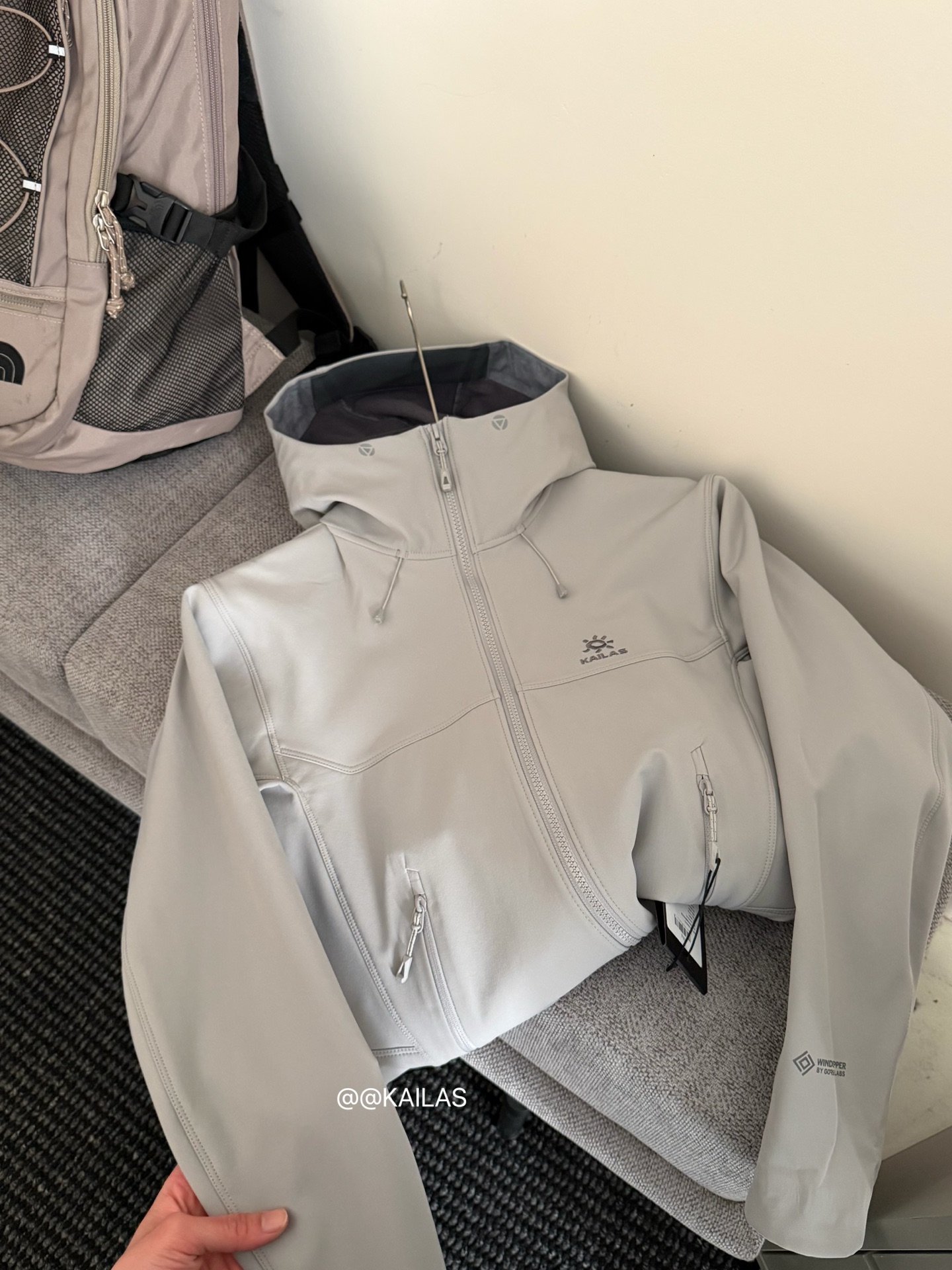 KAILAS软壳冲锋衣/隐秘灰细节