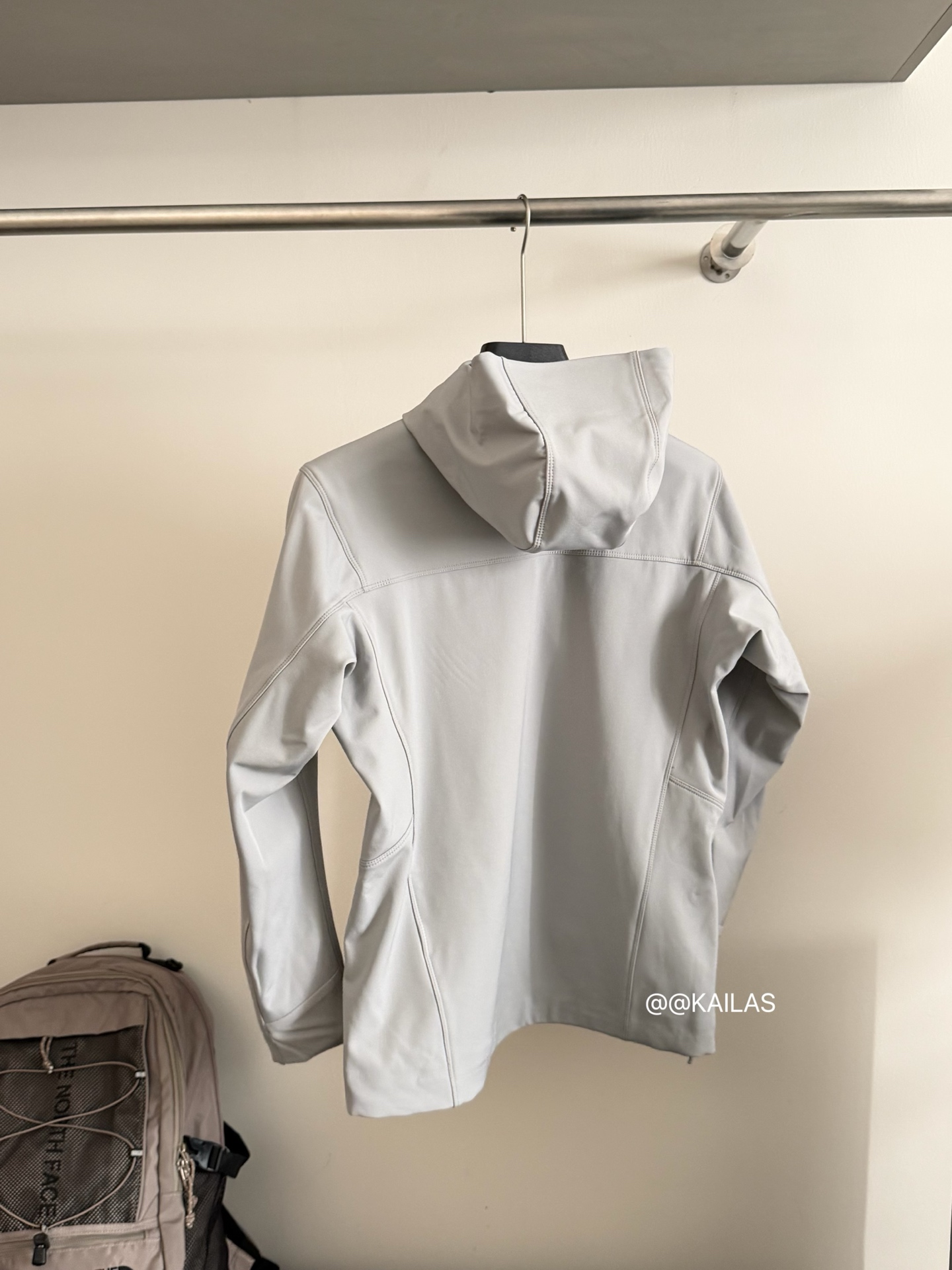 KAILAS软壳冲锋衣/隐秘灰细节