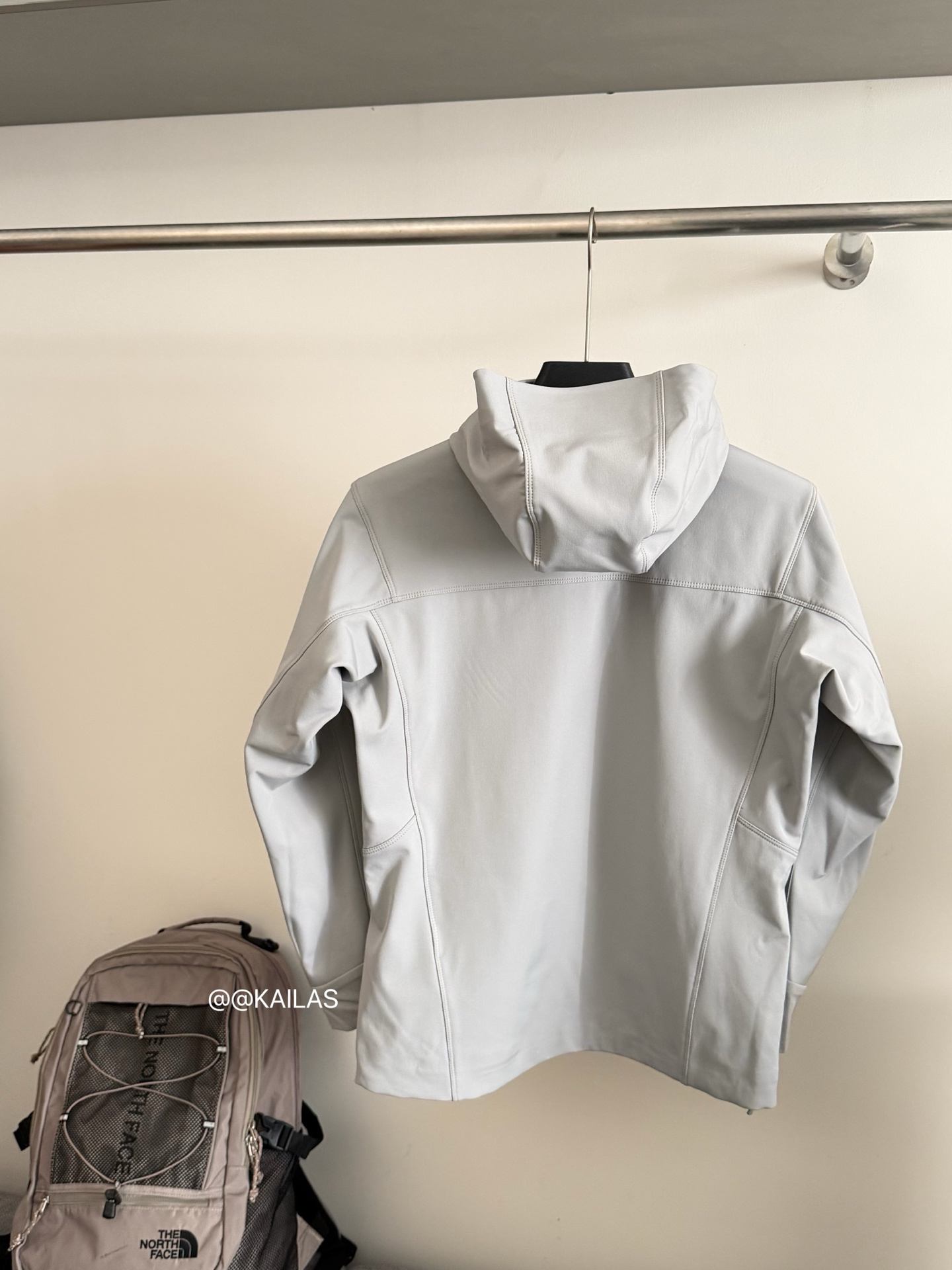 KAILAS软壳冲锋衣/隐秘灰细节