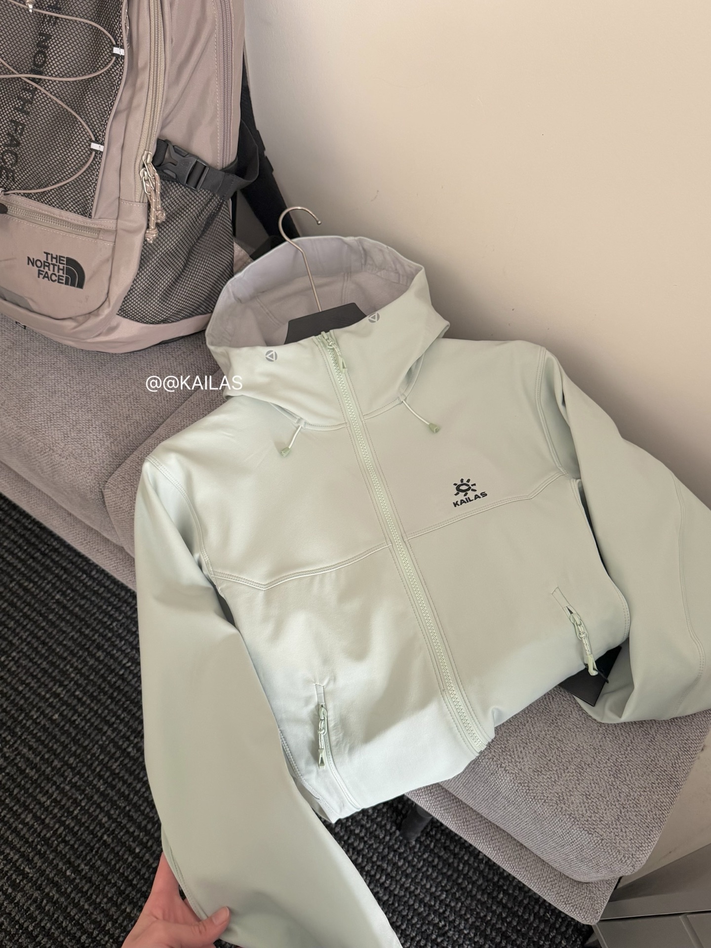 KAILAS软壳冲锋衣/冰湖绿细节