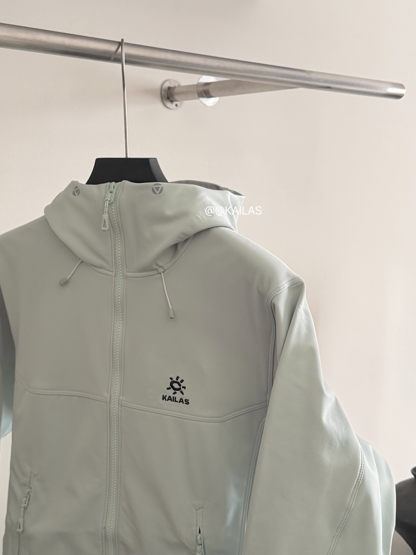 KAILAS软壳冲锋衣/冰湖绿细节