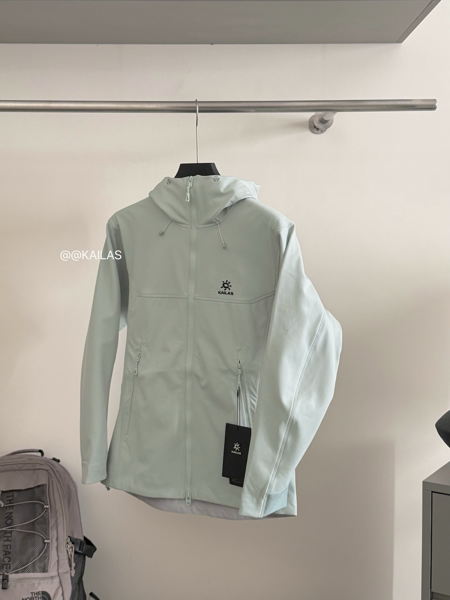 KAILAS软壳冲锋衣/冰湖绿细节