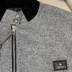 Loro Piana&lP🆕FW2025新款针织毛呢夹克外套。全系采用原版五金,领口及袖口下摆采用弹力螺 Loro Piana&lP🆕FW2025新款针织毛呢夹克外套。全系采用原版五金,领口及袖口下摆采用弹力螺