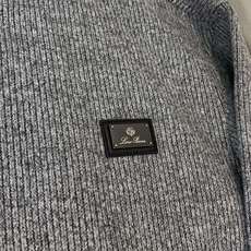 Loro Piana&lP🆕FW2025新款针织毛呢夹克外套。全系采用原版五金,领口及袖口下摆采用弹力螺 Loro Piana&lP🆕FW2025新款针织毛呢夹克外套。全系采用原版五金,领口及袖口下摆采用弹力螺
