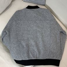 Loro Piana&lP🆕FW2025新款针织毛呢夹克外套。全系采用原版五金,领口及袖口下摆采用弹力螺 Loro Piana&lP🆕FW2025新款针织毛呢夹克外套。全系采用原版五金,领口及袖口下摆采用弹力螺