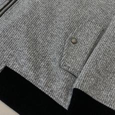Loro Piana&lP🆕FW2025新款针织毛呢夹克外套。全系采用原版五金,领口及袖口下摆采用弹力螺 Loro Piana&lP🆕FW2025新款针织毛呢夹克外套。全系采用原版五金,领口及袖口下摆采用弹力螺
