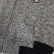 Loro Piana&lP🆕FW2025新款针织毛呢夹克外套。全系采用原版五金,领口及袖口下摆采用弹力螺 Loro Piana&lP🆕FW2025新款针织毛呢夹克外套。全系采用原版五金,领口及袖口下摆采用弹力螺
