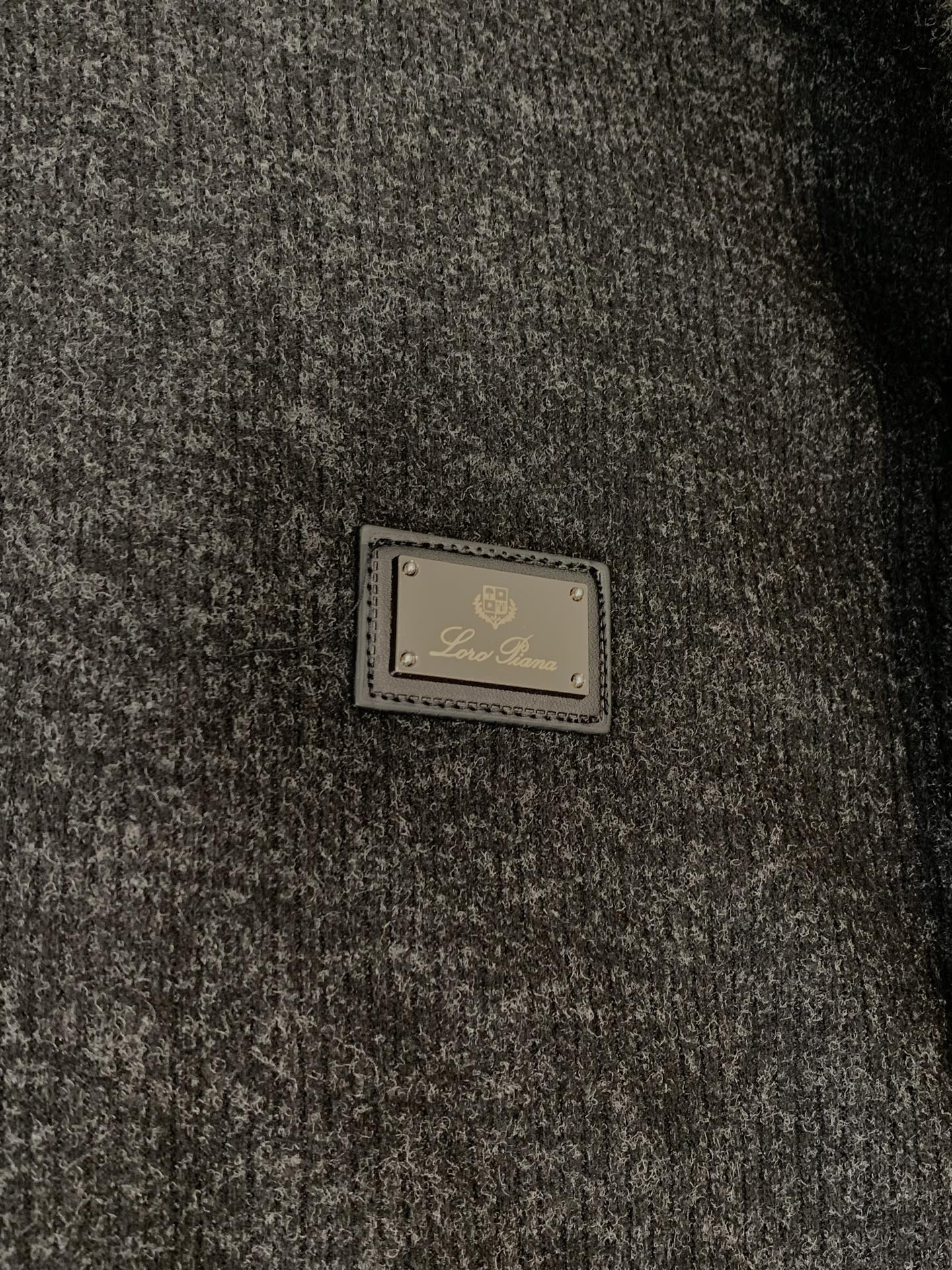 Loro Piana&lP🆕FW2025新款针织毛呢夹克外套。全系采用原版五金，领口及袖口下摆采用弹力螺