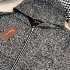 Loro Piana&lP🆕FW2025新款针织毛呢连帽夹克外套。全系采用原版五金,非常高级,立挺有型; Loro Piana&lP🆕FW2025新款针织毛呢连帽夹克外套。全系采用原版五金,非常高级,立挺有型;