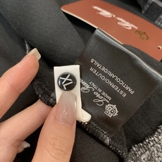 Loro Piana&lP🆕FW2025新款针织毛呢连帽夹克外套。全系采用原版五金,非常高级,立挺有型; Loro Piana&lP🆕FW2025新款针织毛呢连帽夹克外套。全系采用原版五金,非常高级,立挺有型;