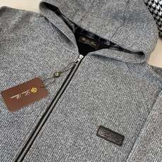 Loro Piana&lP🆕FW2025新款针织毛呢连帽夹克外套。全系采用原版五金,非常高级,立挺有型; Loro Piana&lP🆕FW2025新款针织毛呢连帽夹克外套。全系采用原版五金,非常高级,立挺有型;