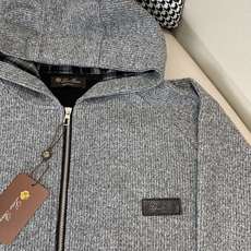 Loro Piana&lP🆕FW2025新款针织毛呢连帽夹克外套。全系采用原版五金,非常高级,立挺有型; Loro Piana&lP🆕FW2025新款针织毛呢连帽夹克外套。全系采用原版五金,非常高级,立挺有型;