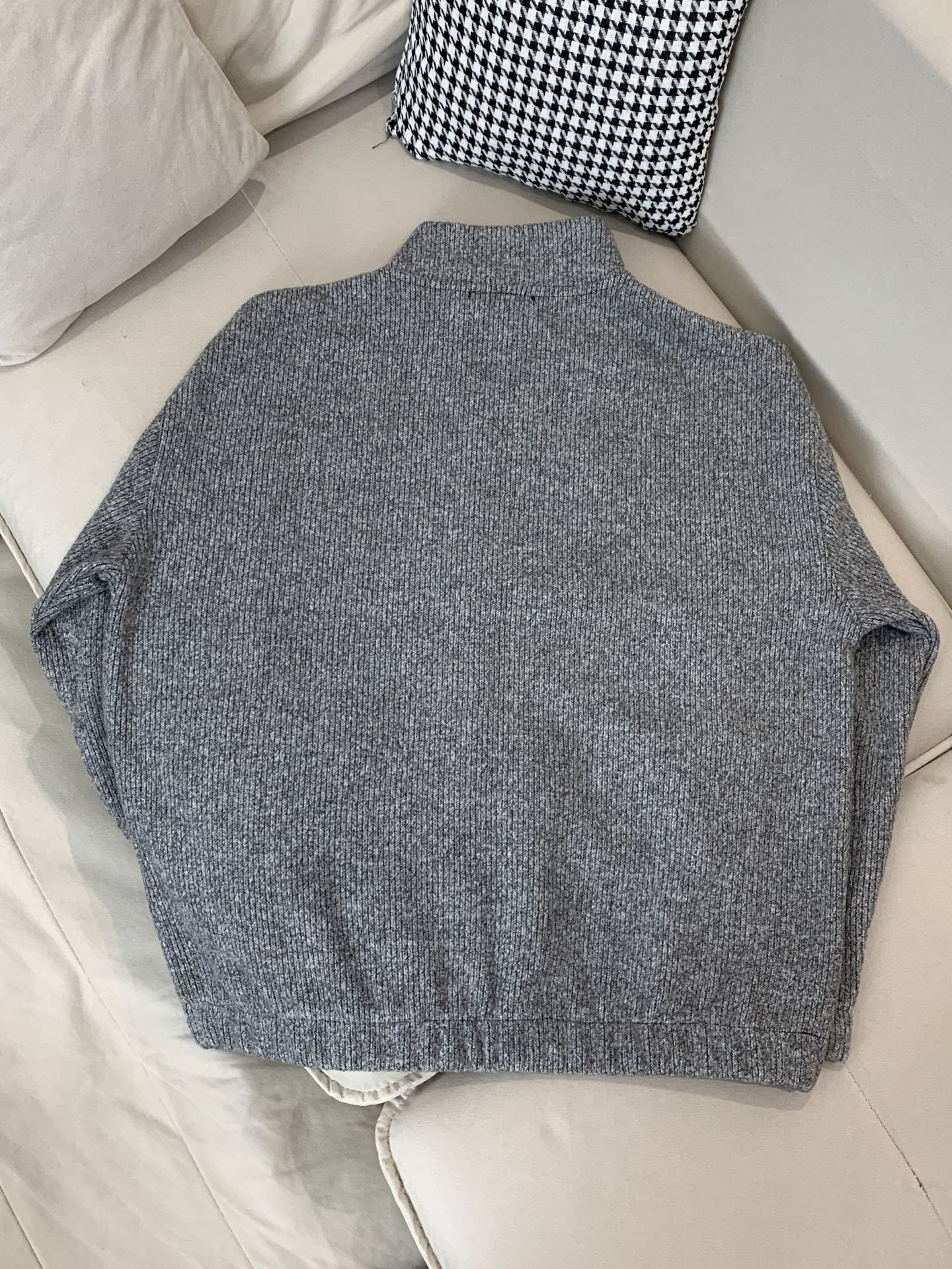 Loro Piana&lP🆕FW2025新款针织毛呢夹克外套。全系采用原版五金，领口及袖口下摆采用弹力螺