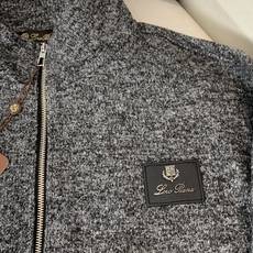 Loro Piana&lP🆕FW2025新款针织毛呢夹克外套。全系采用原版五金,领口及袖口下摆采用弹力螺 Loro Piana&lP🆕FW2025新款针织毛呢夹克外套。全系采用原版五金,领口及袖口下摆采用弹力螺
