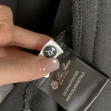lP🆕-LoroPiana诺悠翩雅🆕25FW秋冬新款老钱风羊毛夹克立领外套,选用进口羊毛面料混纺,拼接配 lP🆕-LoroPiana诺悠翩雅🆕25FW秋冬新款老钱风羊毛夹克立领外套,选用进口羊毛面料混纺,拼接配