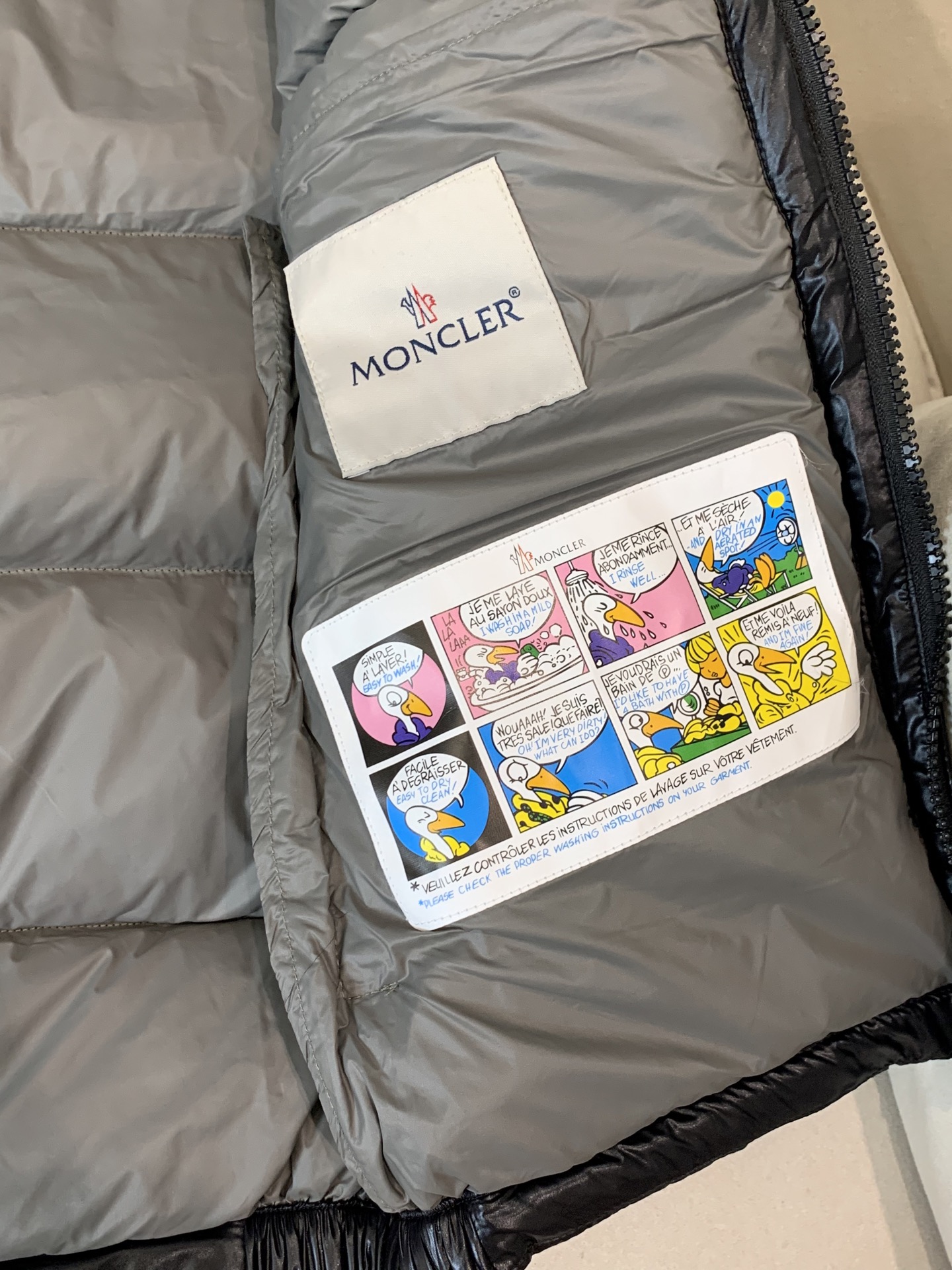 。✨Moncler蒙口 早秋新品 LiPsi男士羽绒马甲，演绎Moncler经典设计，是换季衣橱的必需单