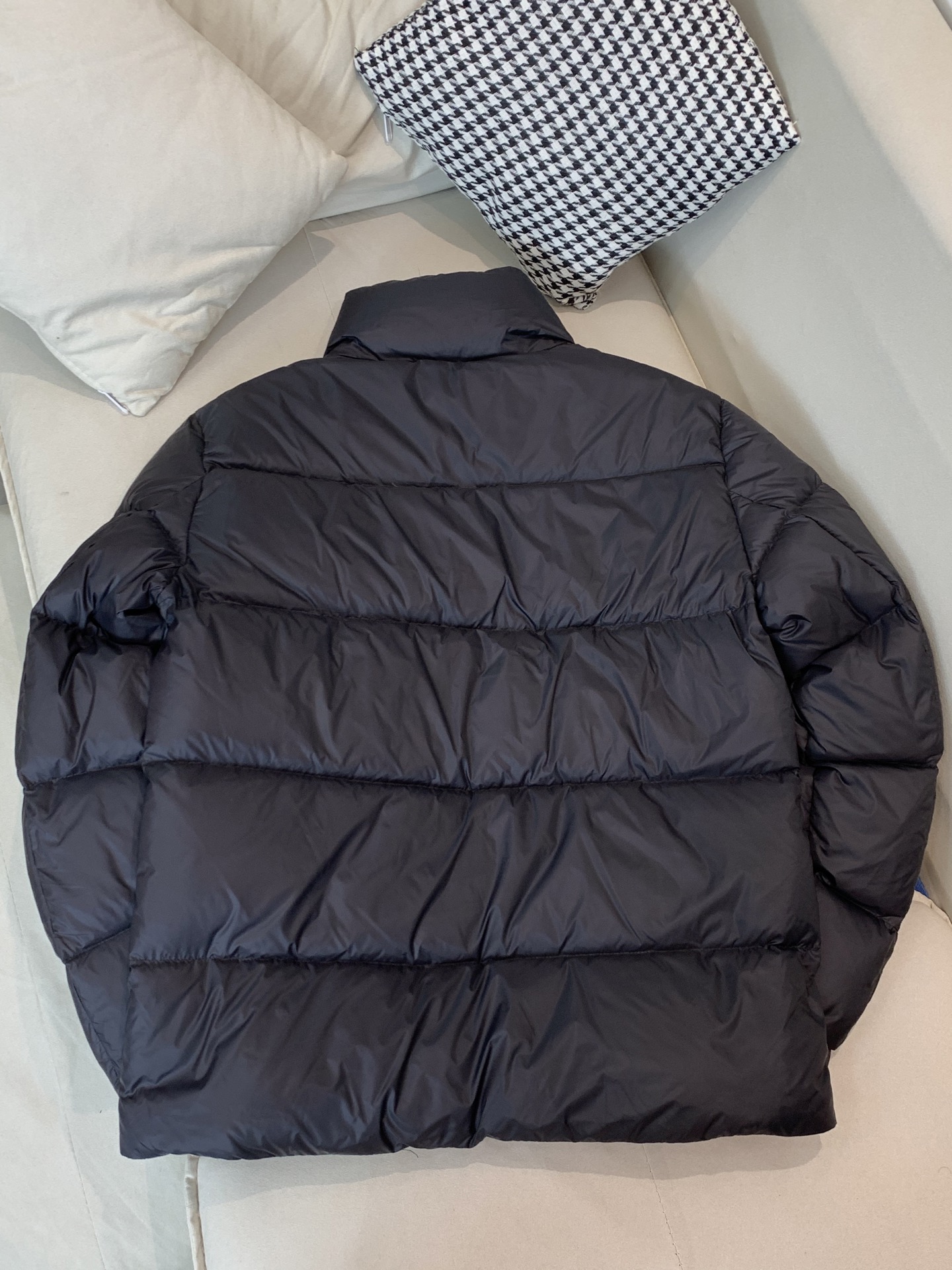 。秋冬新款🆕羽绒服 原版1:1订制五金配件全进口原版定制 欢迎专柜对比 绝对的高品质 采用顶级95白鸭绒