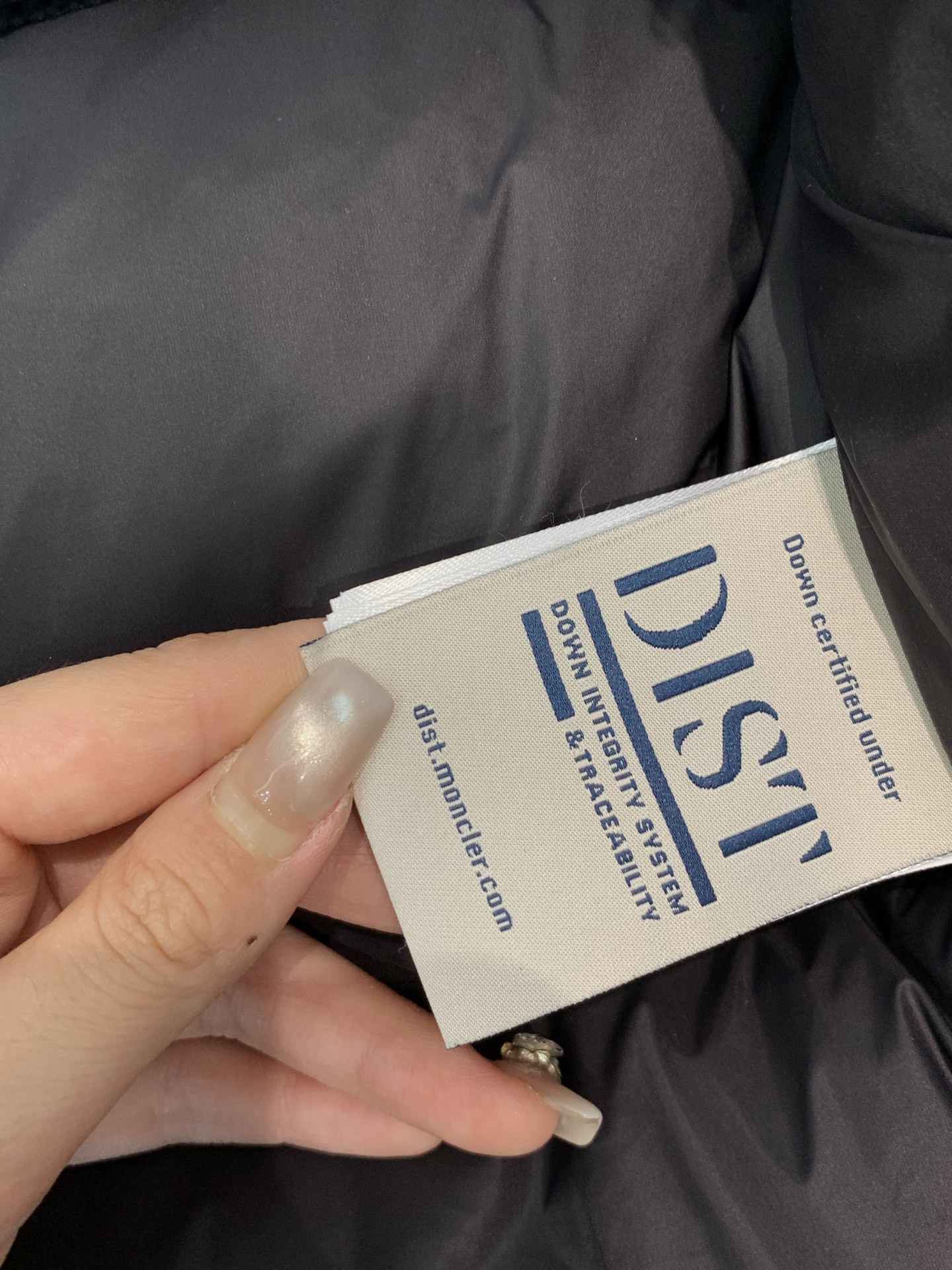 。秋冬新款🆕羽绒服 原版1:1订制五金配件全进口原版定制 欢迎专柜对比 绝对的高品质 采用顶级95白鸭绒