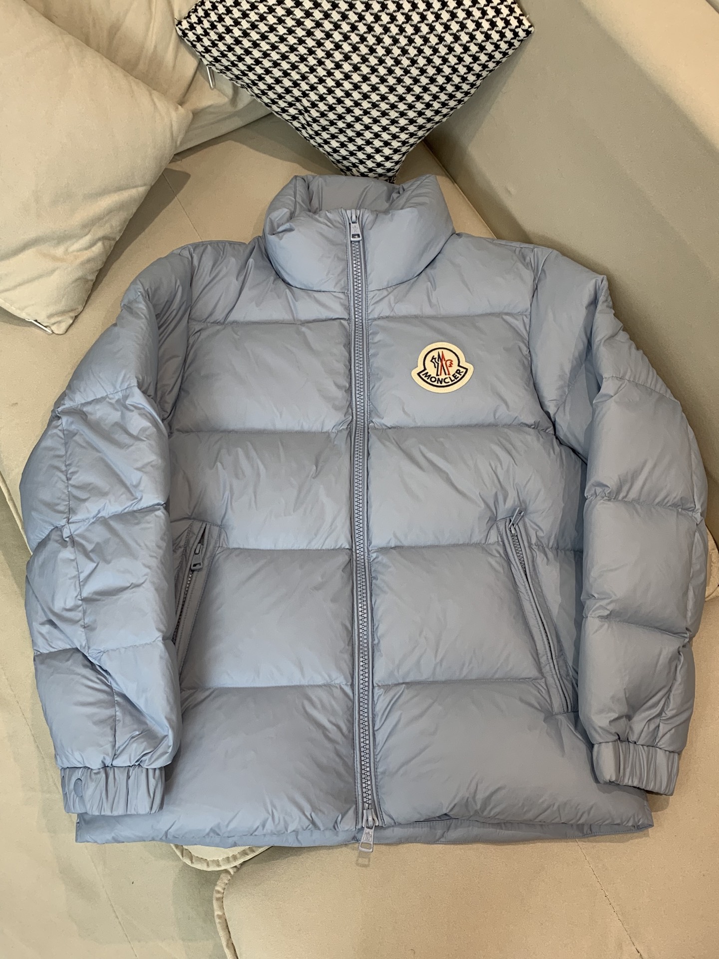 。秋冬新款🆕羽绒服 原版1:1订制五金配件全进口原版定制 欢迎专柜对比 绝对的高品质 采用顶级95白鸭绒