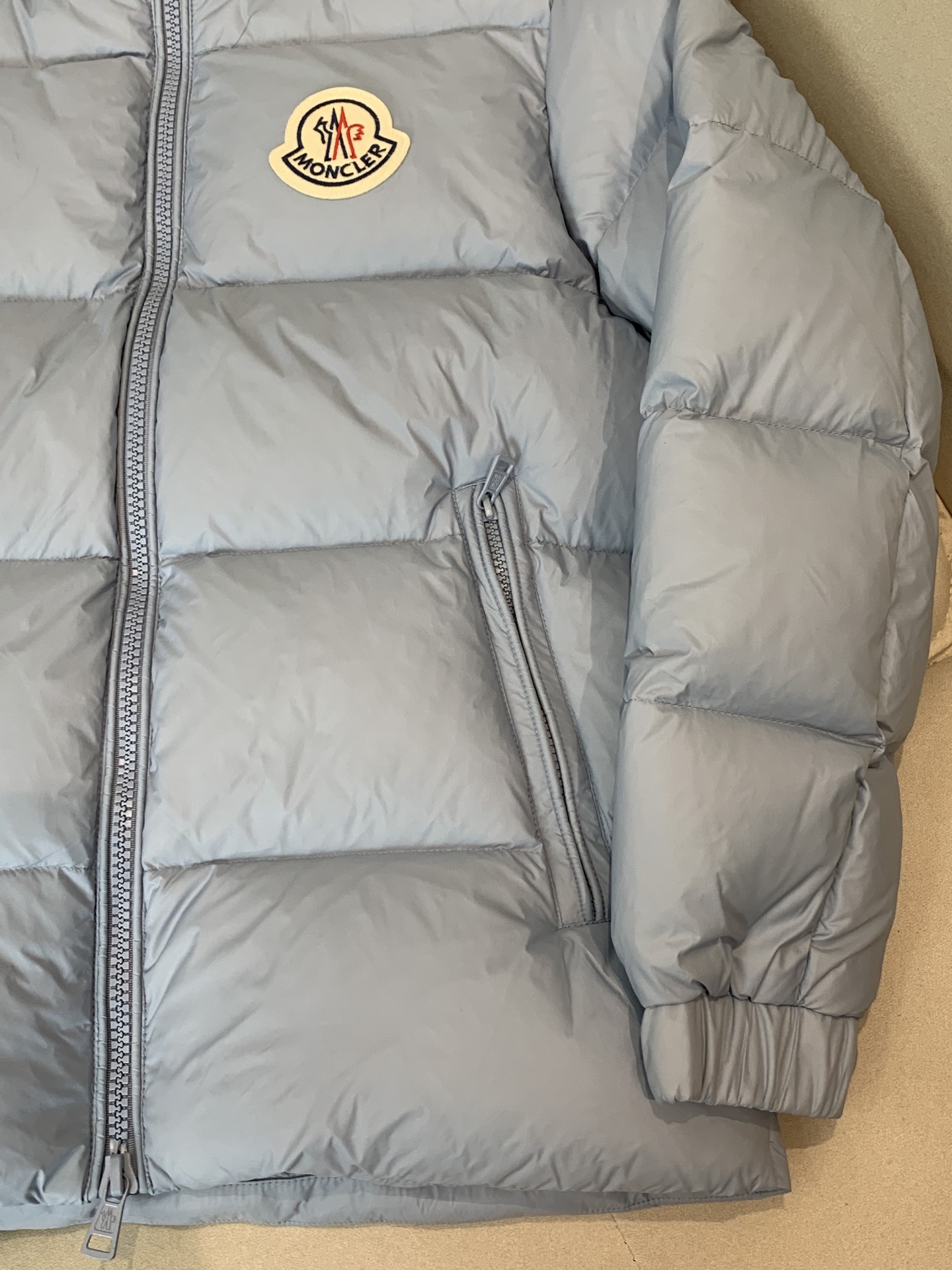 。秋冬新款🆕羽绒服 原版1:1订制五金配件全进口原版定制 欢迎专柜对比 绝对的高品质 采用顶级95白鸭绒