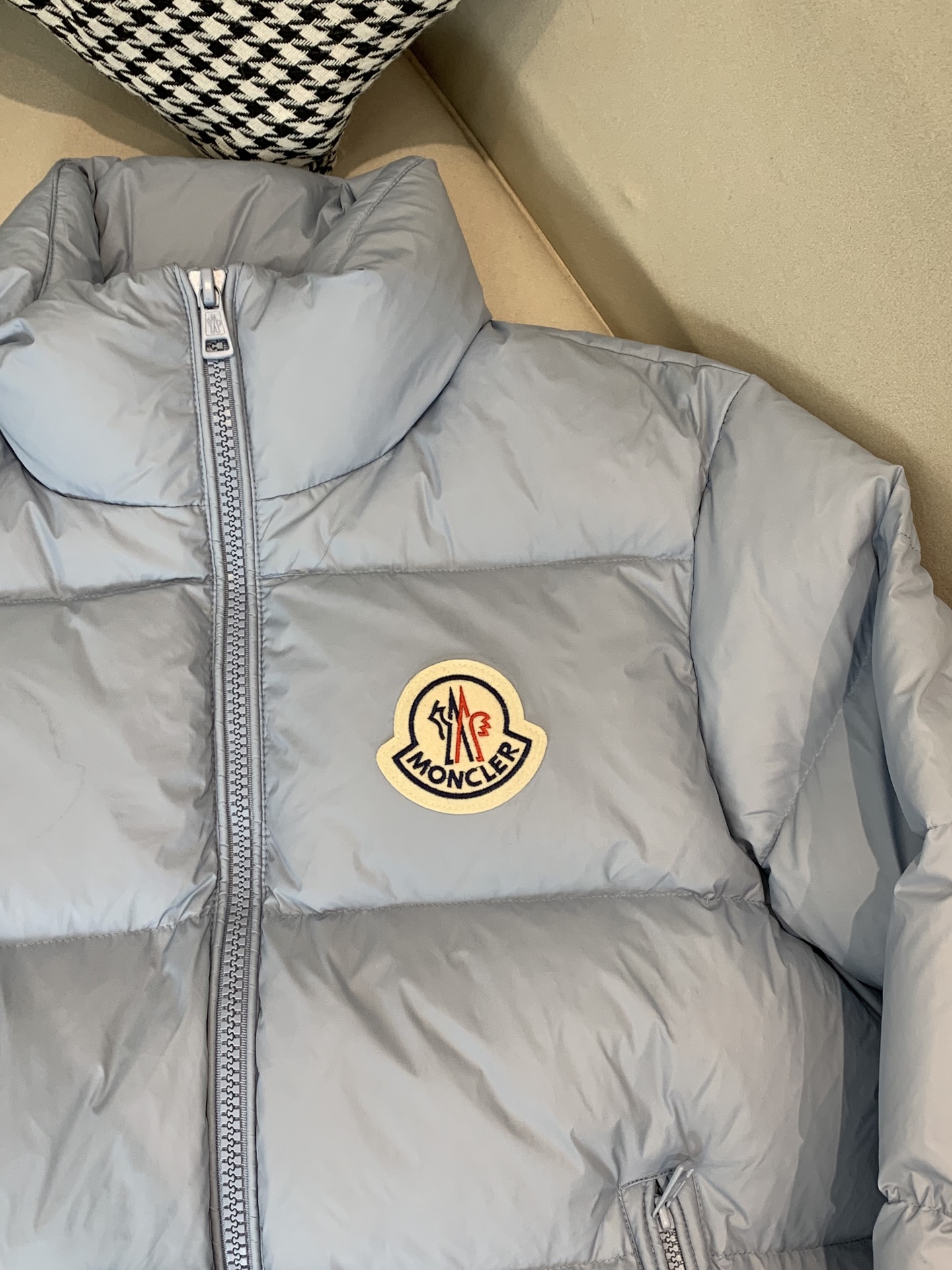 。秋冬新款🆕羽绒服 原版1:1订制五金配件全进口原版定制 欢迎专柜对比 绝对的高品质 采用顶级95白鸭绒