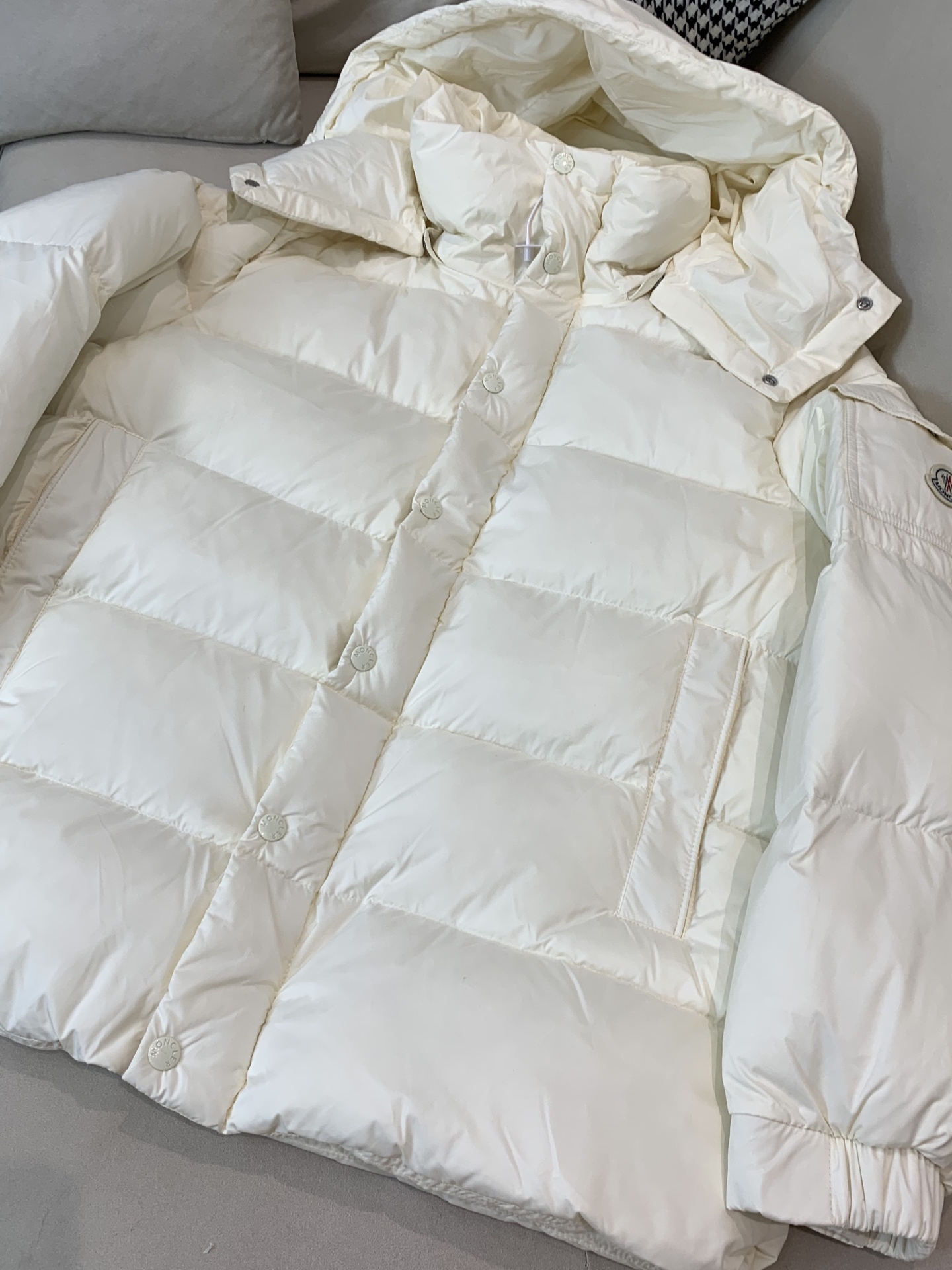 。⬆️Moncler【新品】Maya 70冬季羽绒服夹克外套.干枯玫瑰粉.珍珠灰.火的一塌糊涂.反季柜台