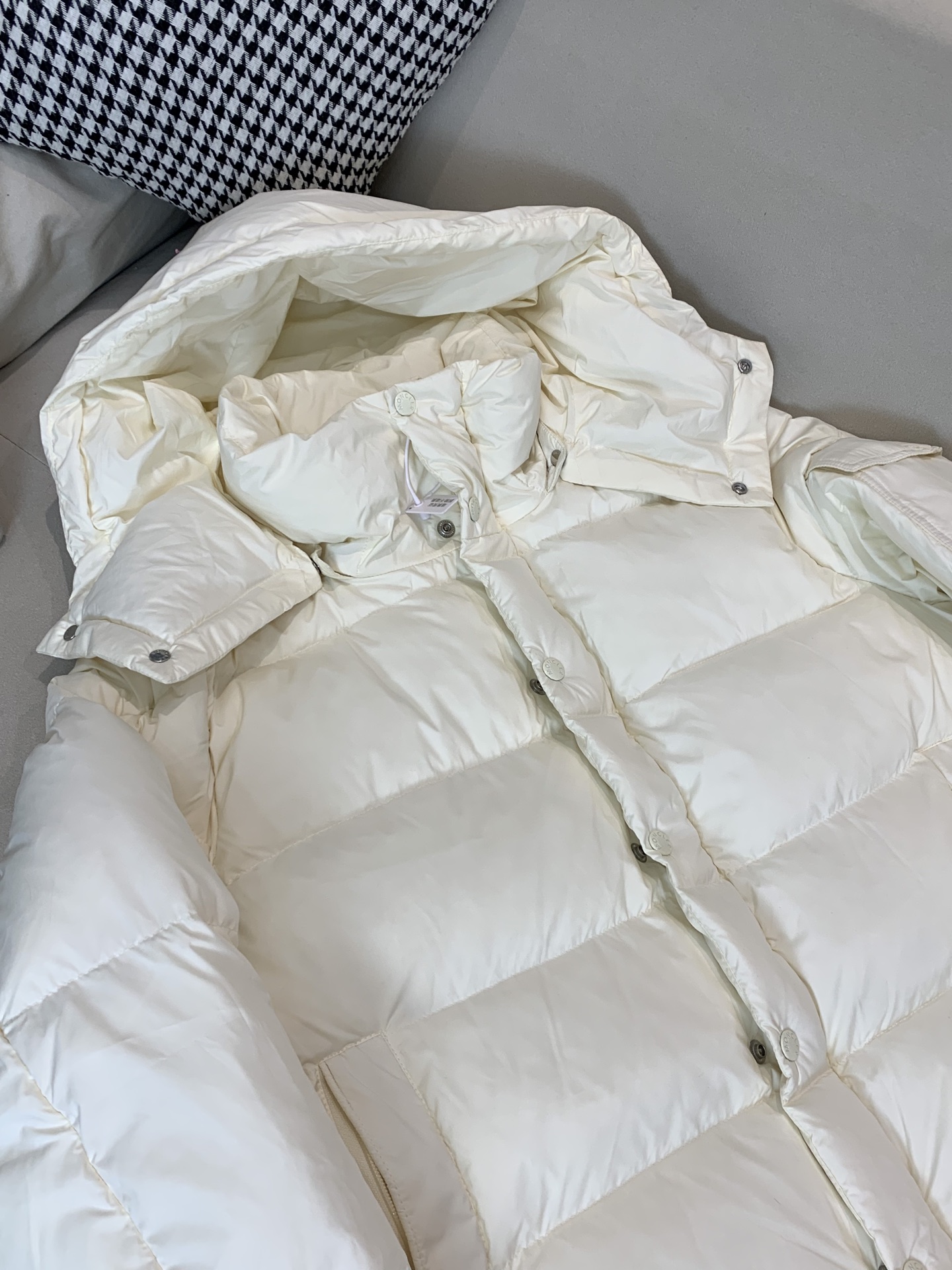 。⬆️Moncler【新品】Maya 70冬季羽绒服夹克外套.干枯玫瑰粉.珍珠灰.火的一塌糊涂.反季柜台