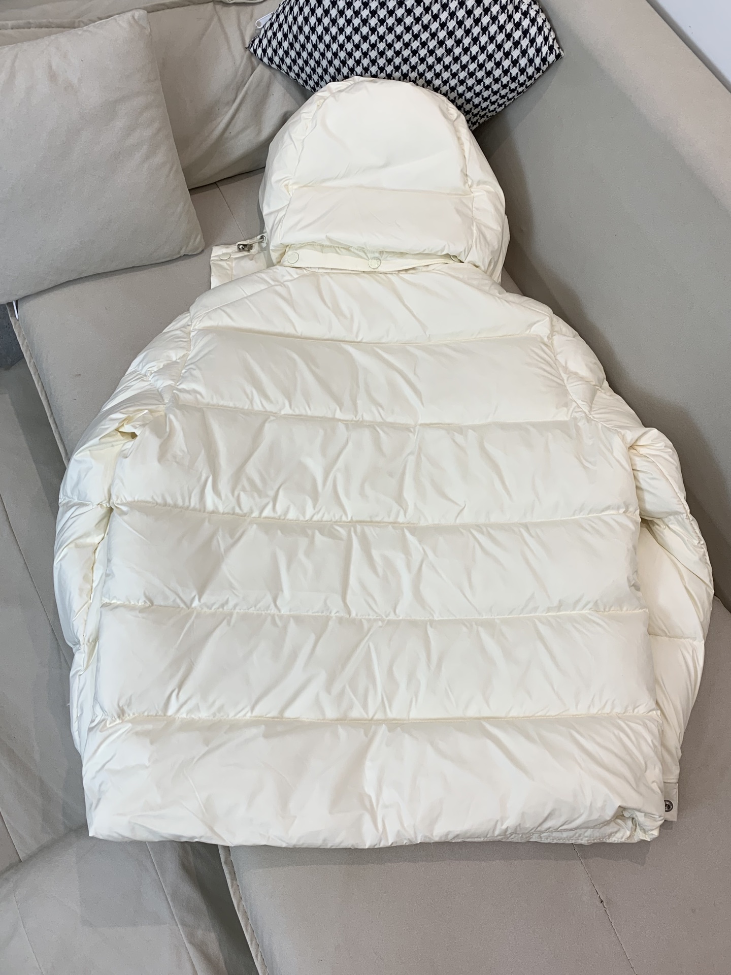 。⬆️Moncler【新品】Maya 70冬季羽绒服夹克外套.干枯玫瑰粉.珍珠灰.火的一塌糊涂.反季柜台